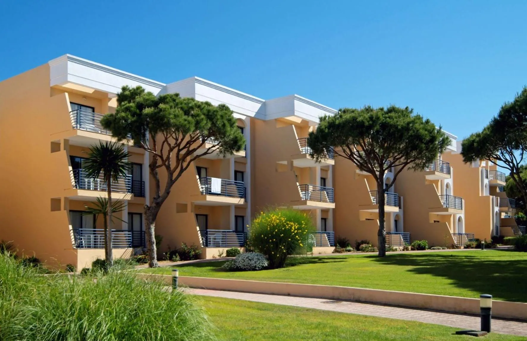 Property building in SOL Sancti Petri