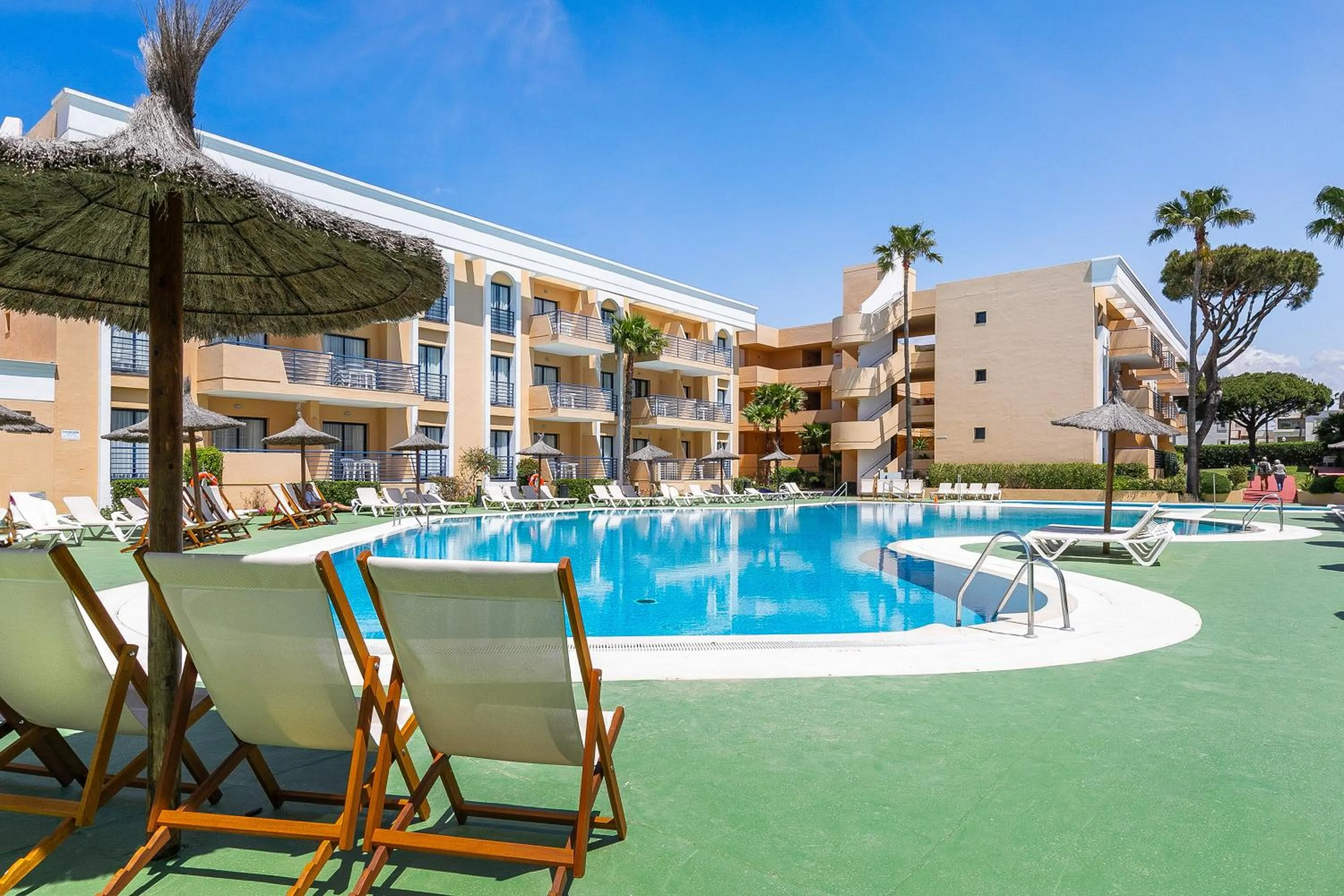 Pool view in Sol Sancti Petri Aparthotel