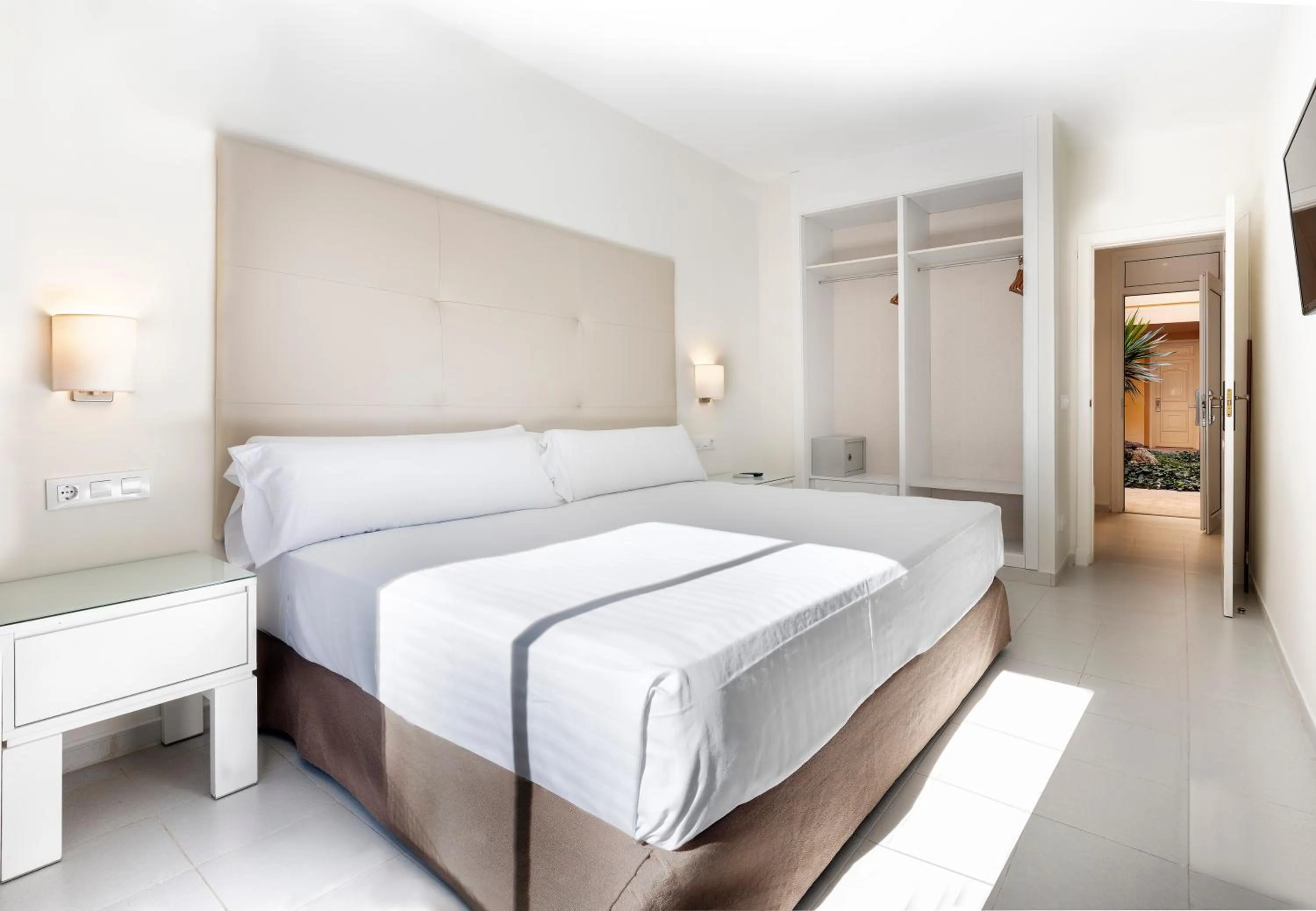 Bedroom, Bed in Sol Sancti Petri Aparthotel