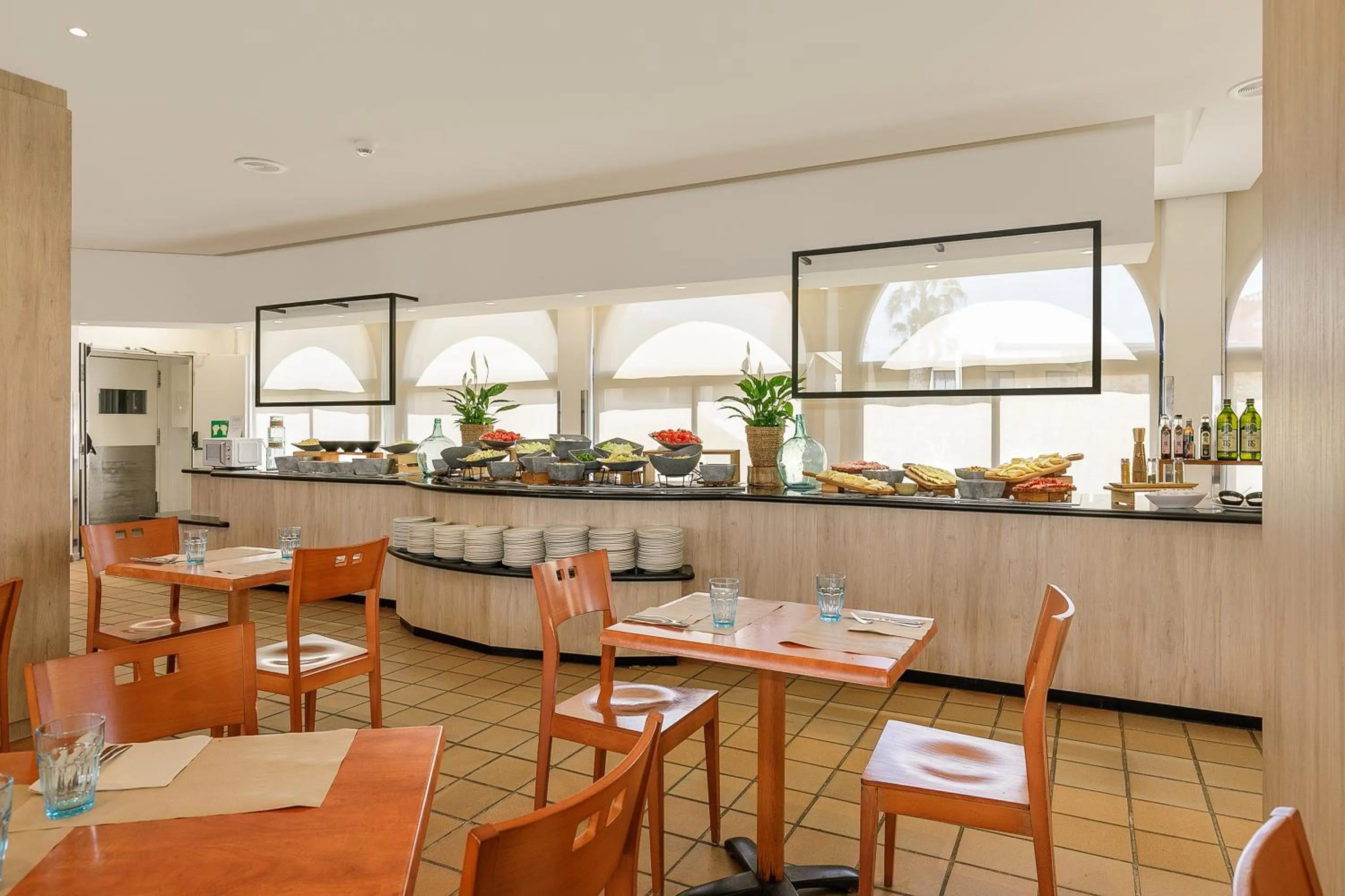 Restaurant/places to eat in Sol Sancti Petri Aparthotel