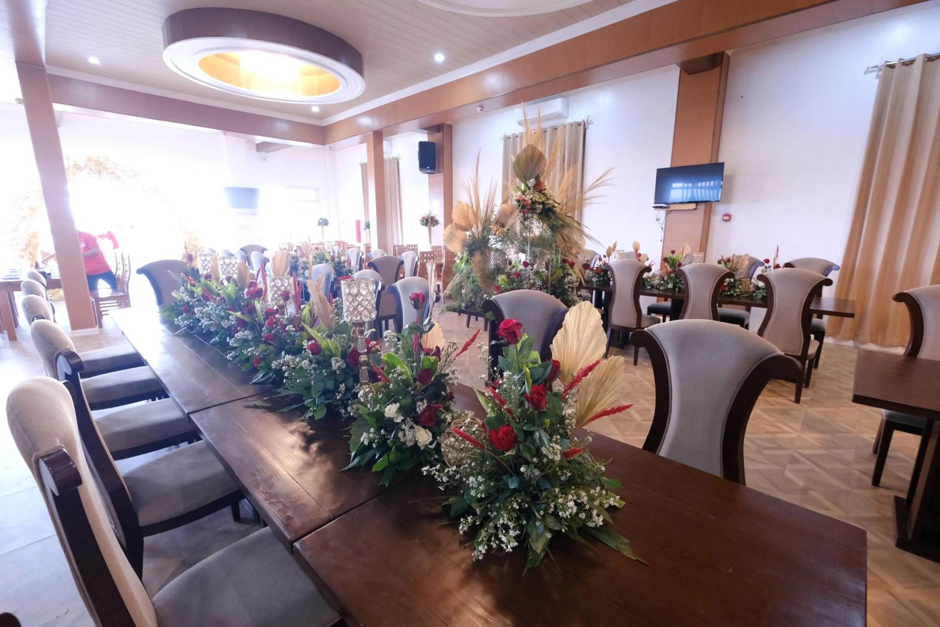 Restaurant/places to eat in Nest Resort