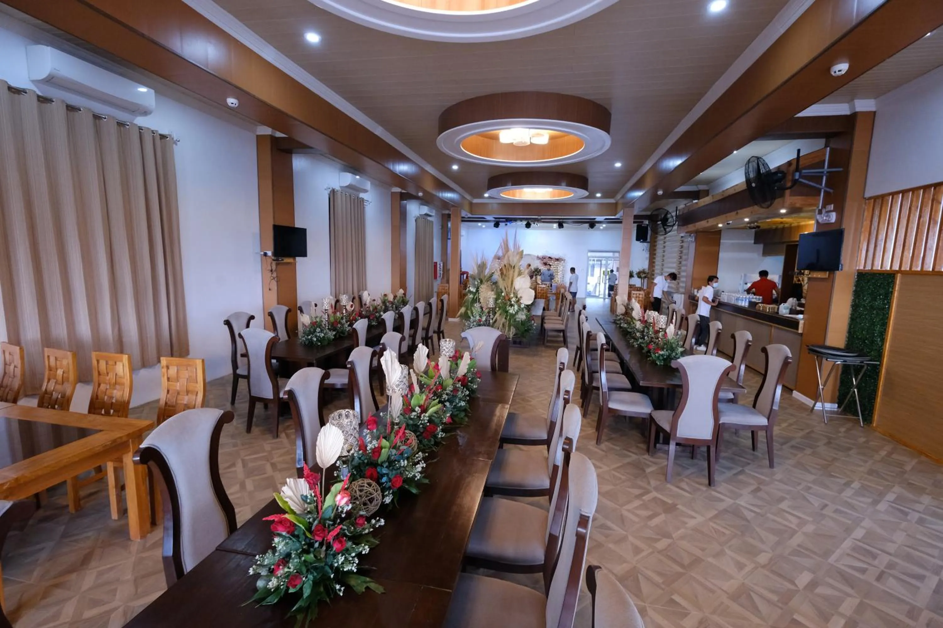 Restaurant/places to eat in Nest Resort