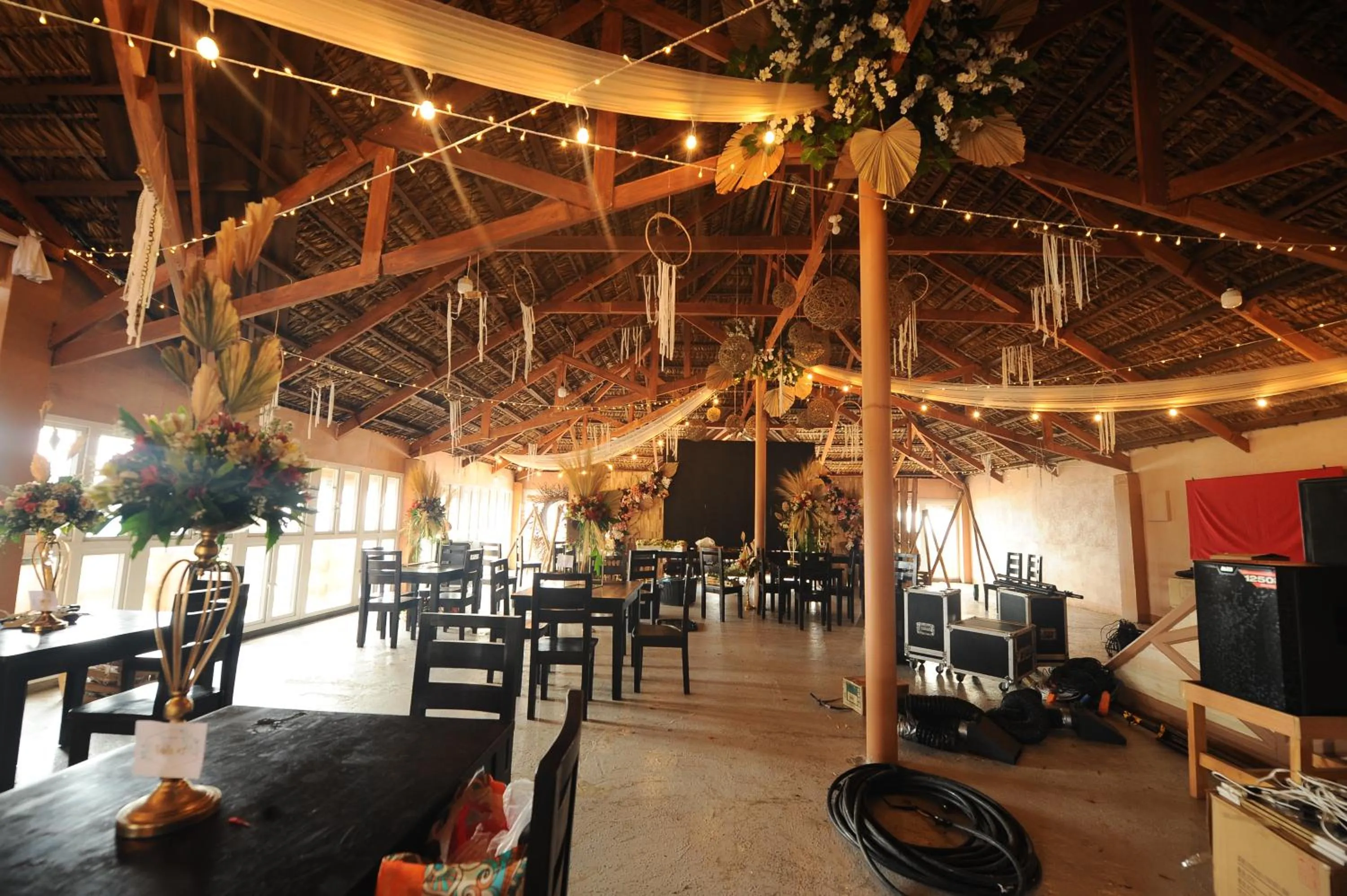 Restaurant/places to eat in Nest Resort