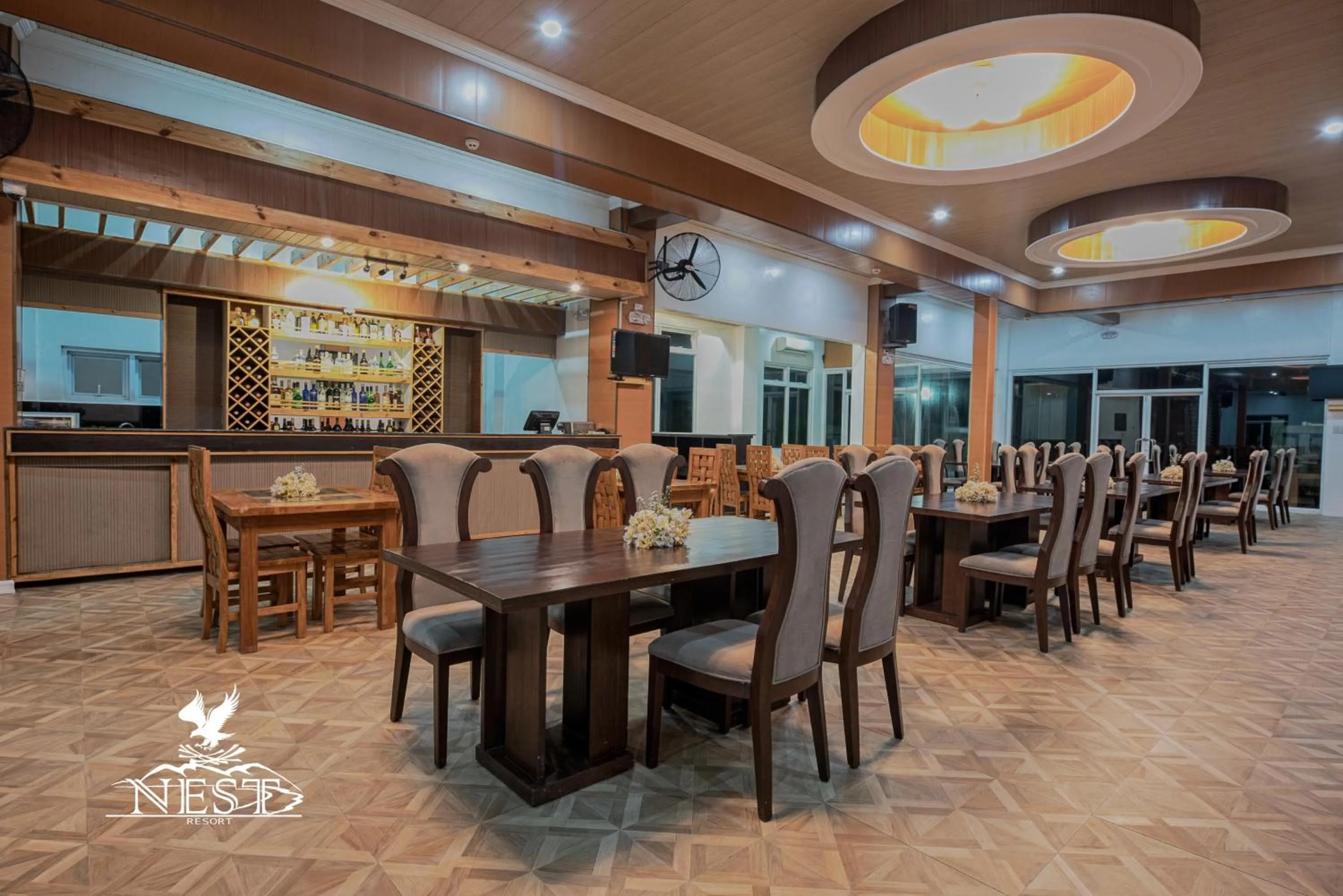 Restaurant/places to eat in Nest Resort