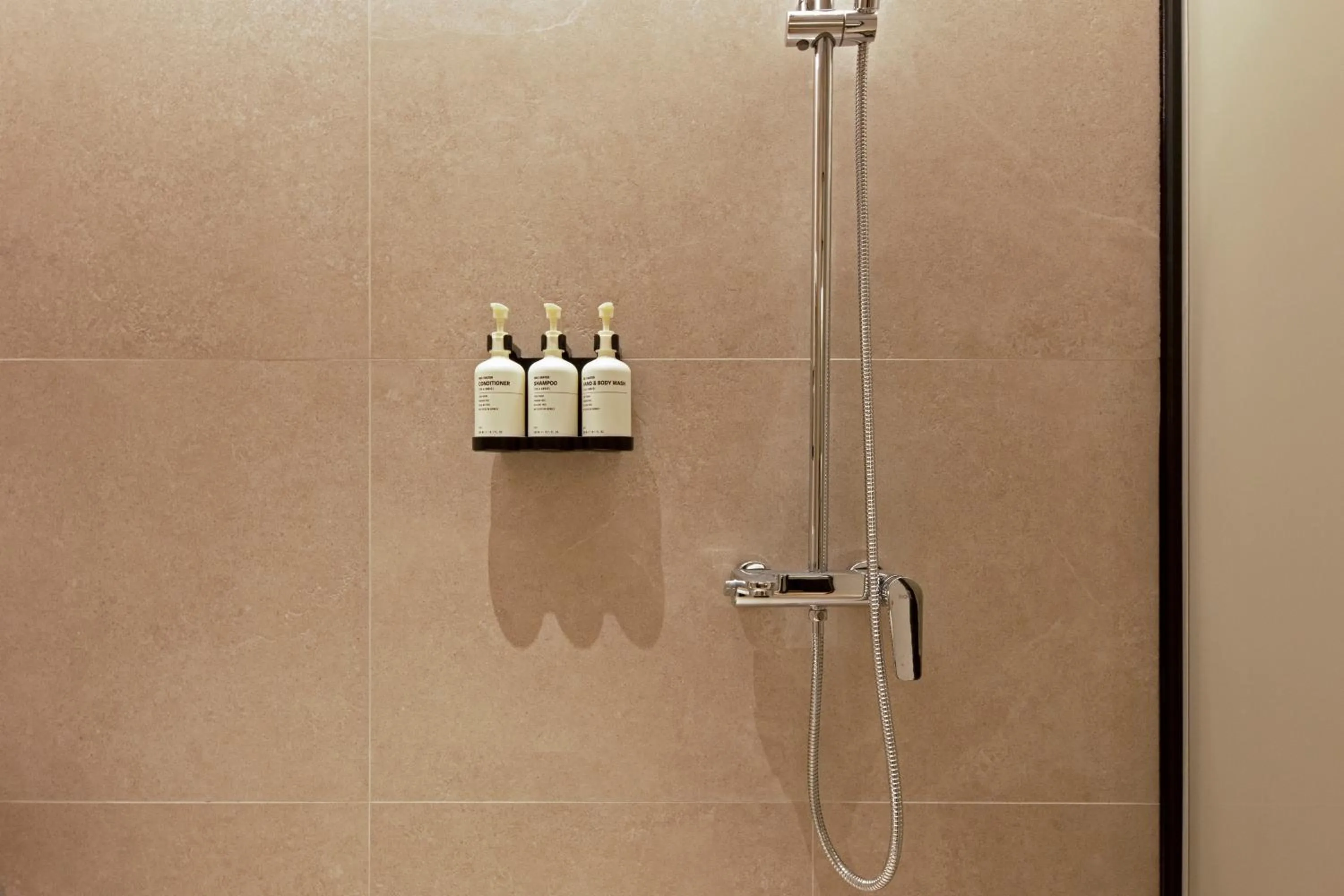 Bathroom in Hotel 1900 Chinatown