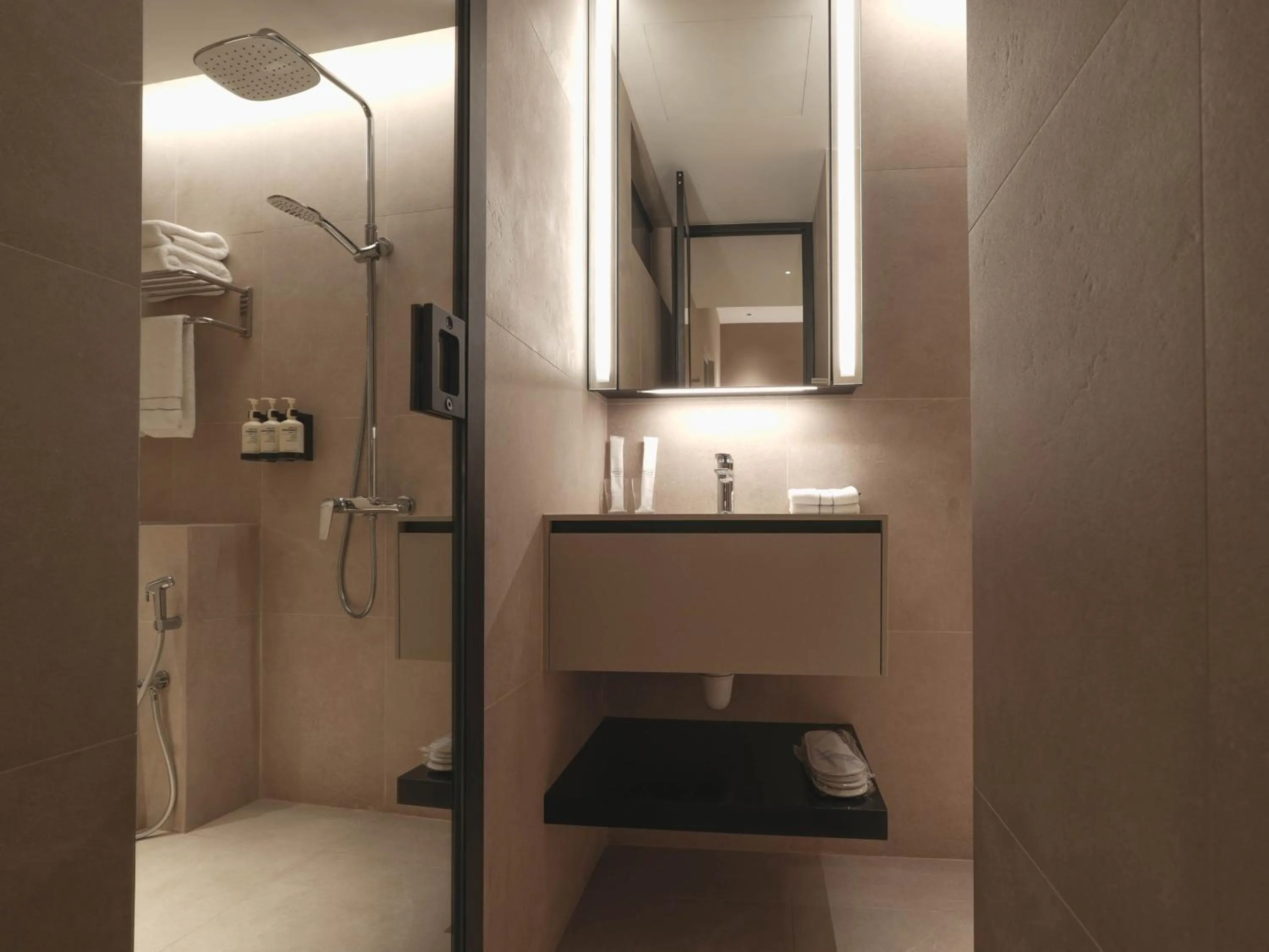 Bathroom in Hotel 1900 Chinatown