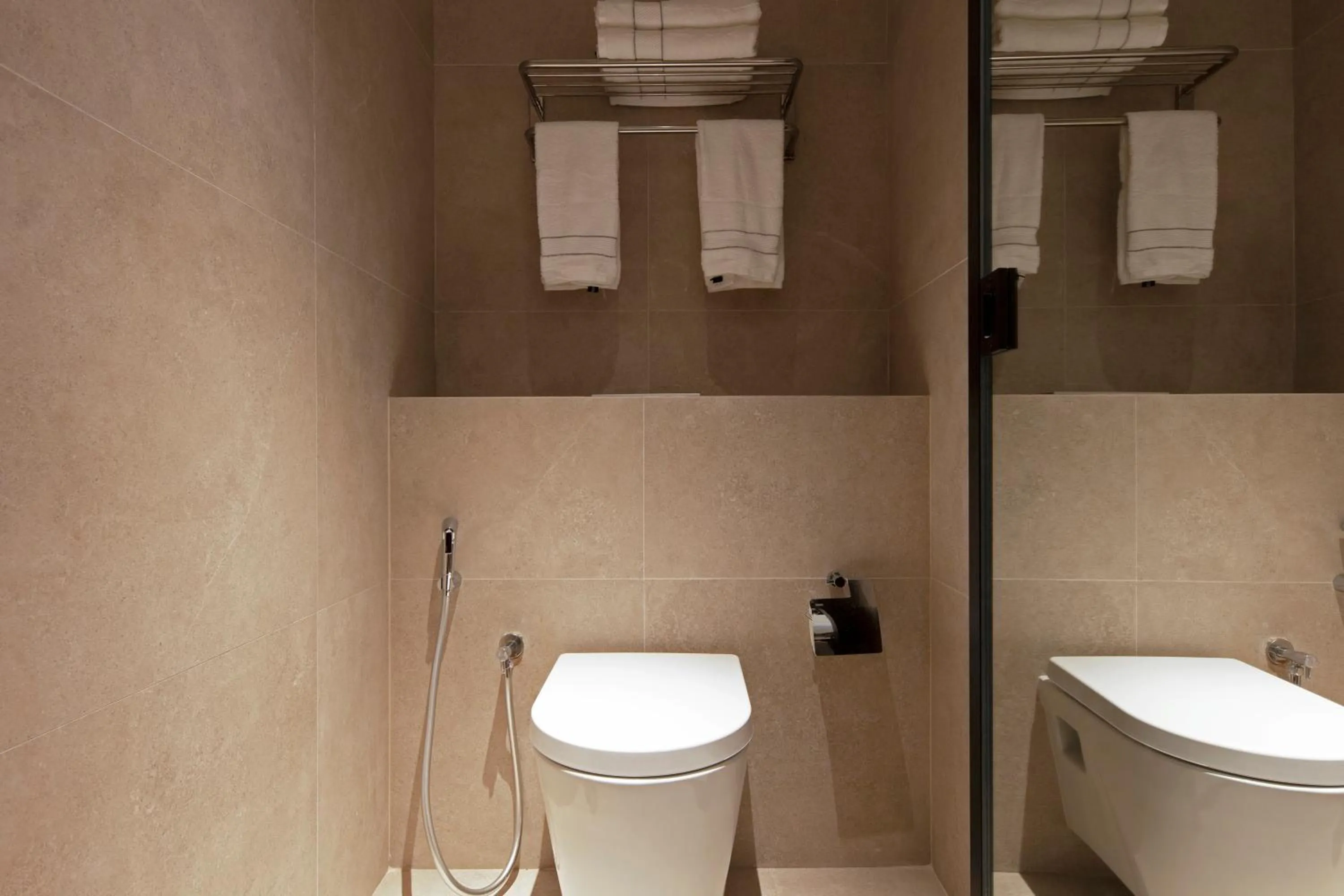 Toilet in Hotel 1900 Chinatown