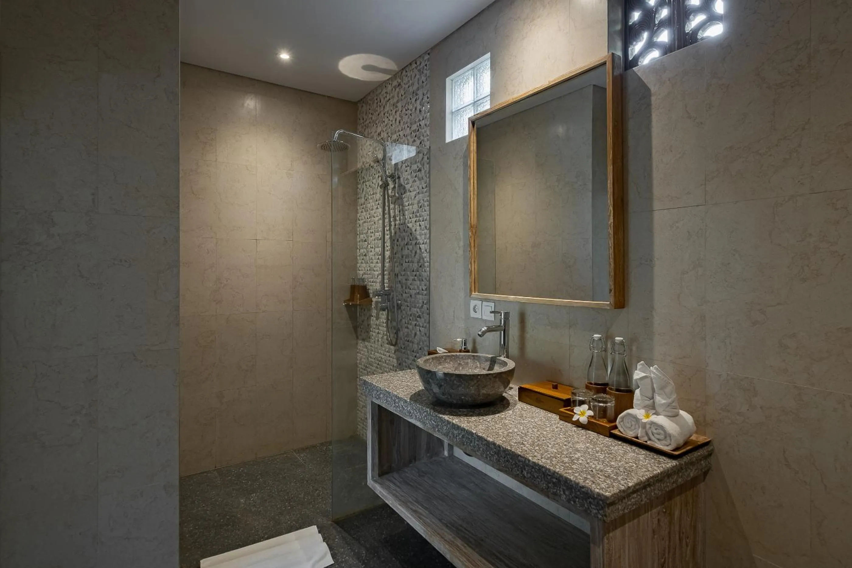 Shower in Gynandha Ubud Cottage