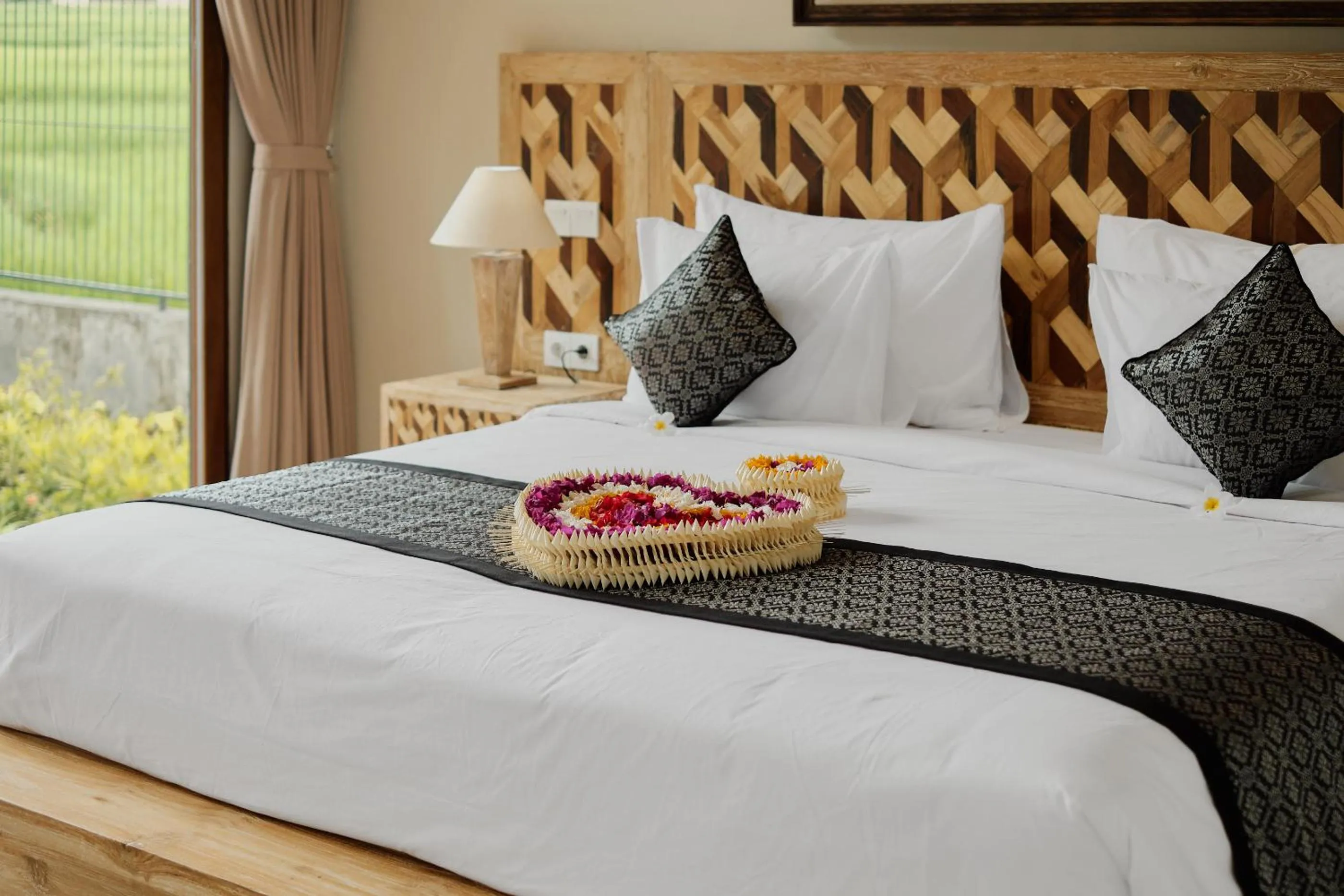 Bed in Gynandha Ubud Cottage