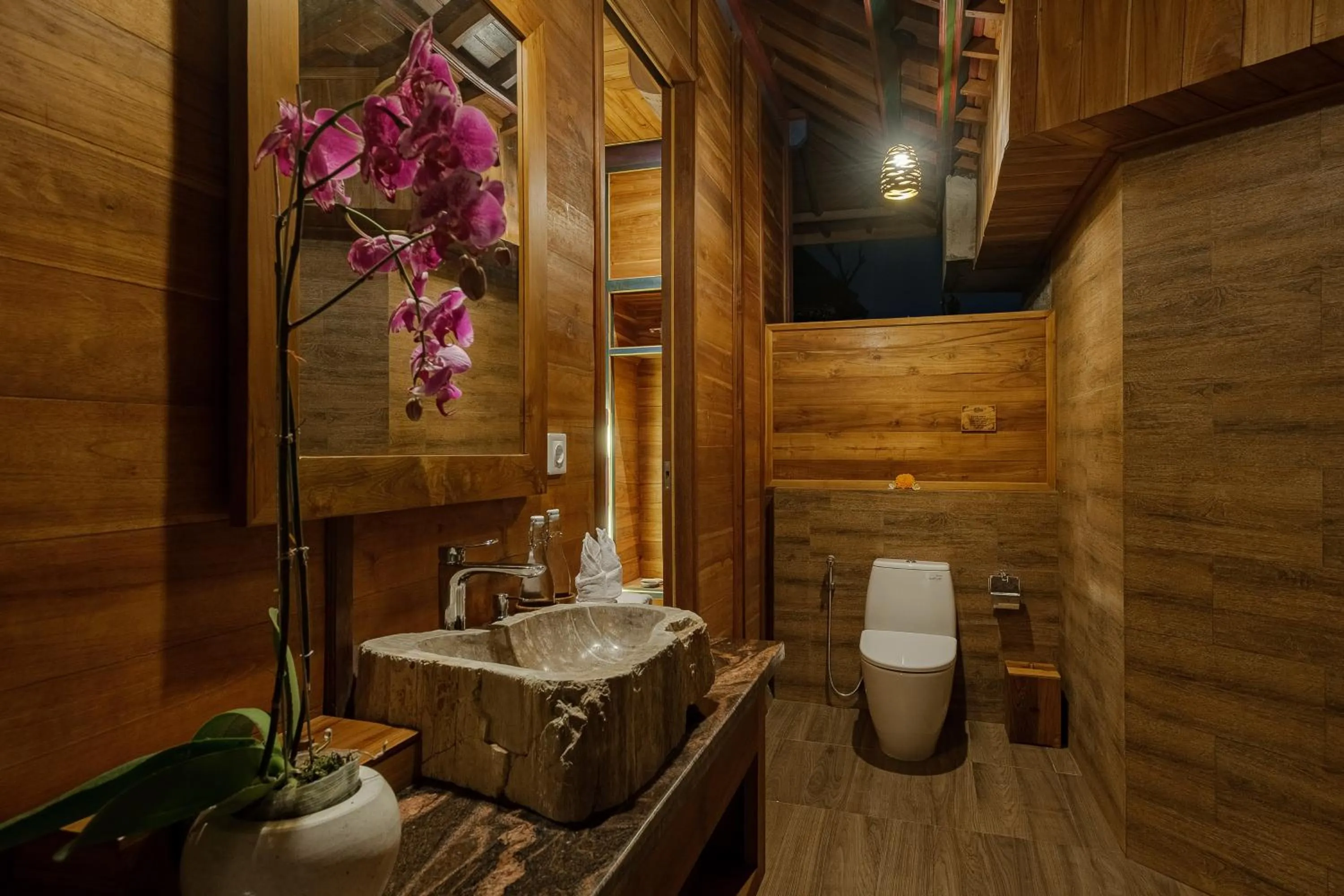 Shower in Gynandha Ubud Cottage