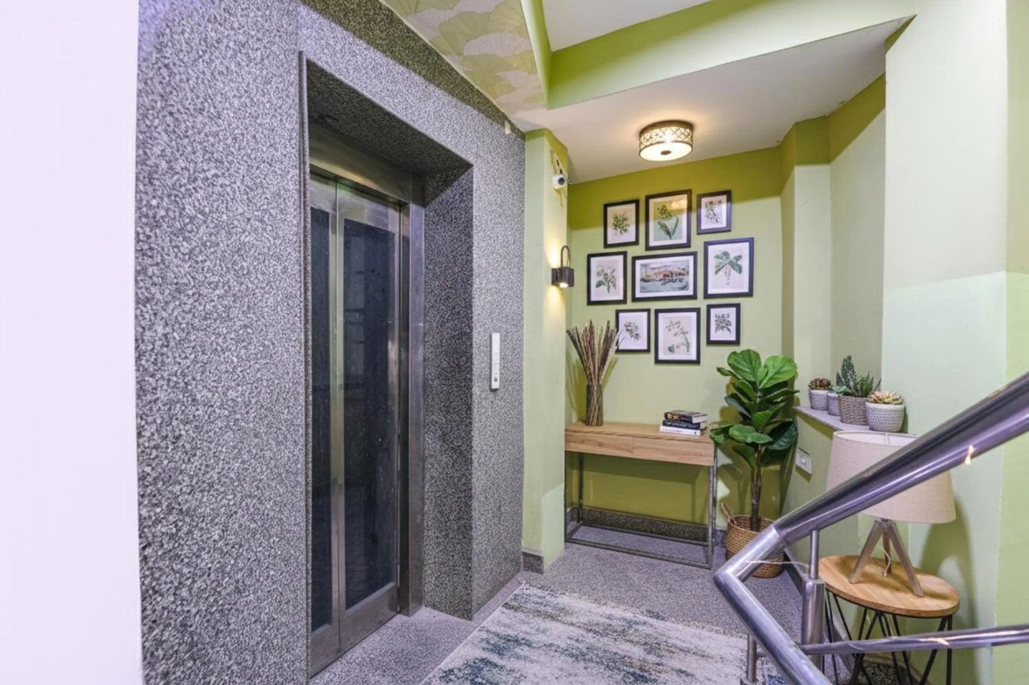 elevator in Via Jeet Stays