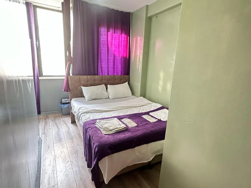 Photo of the whole room, Bed in Taksim Soushian Hotel