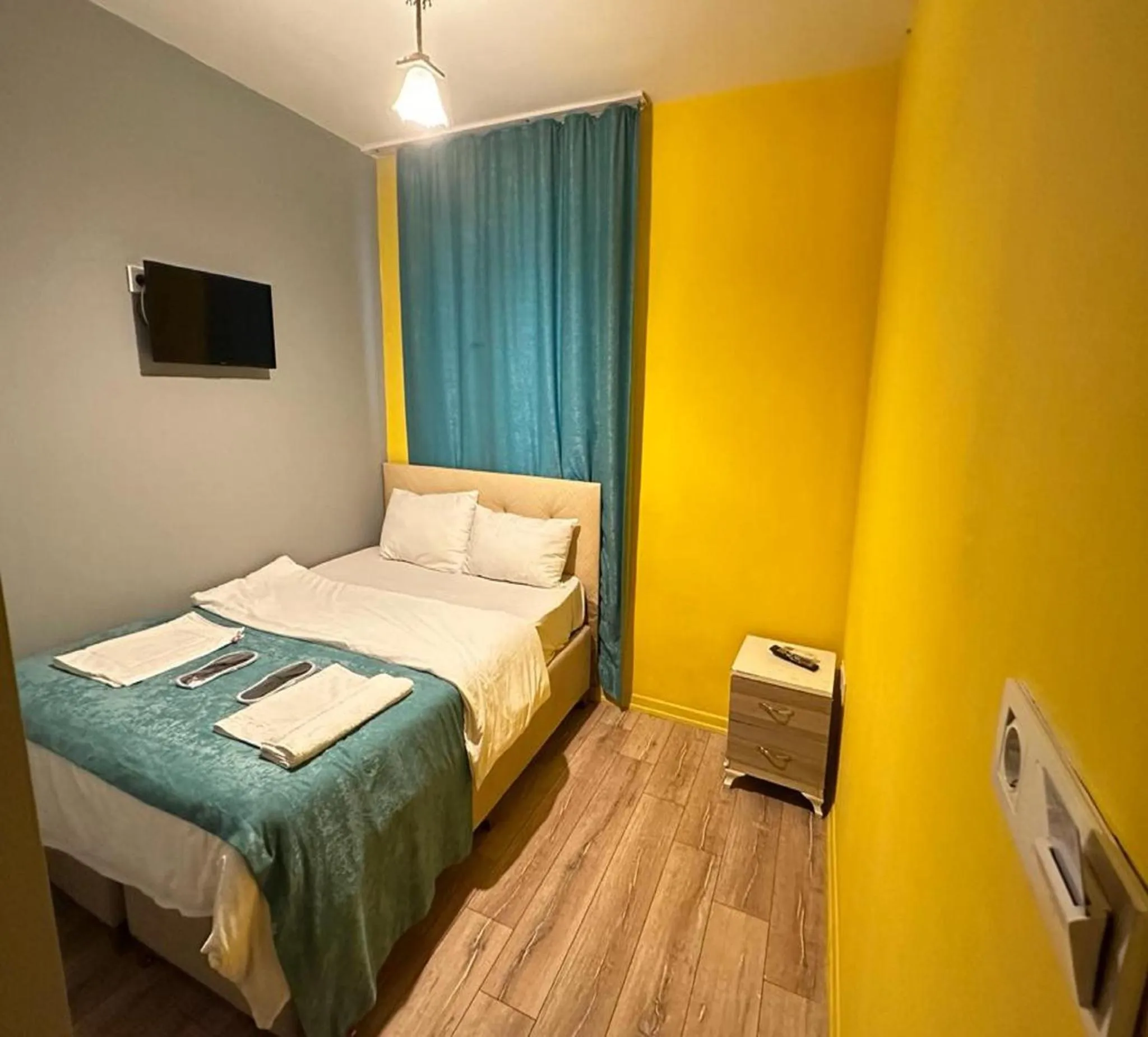 Photo of the whole room, Bed in Taksim Soushian Hotel