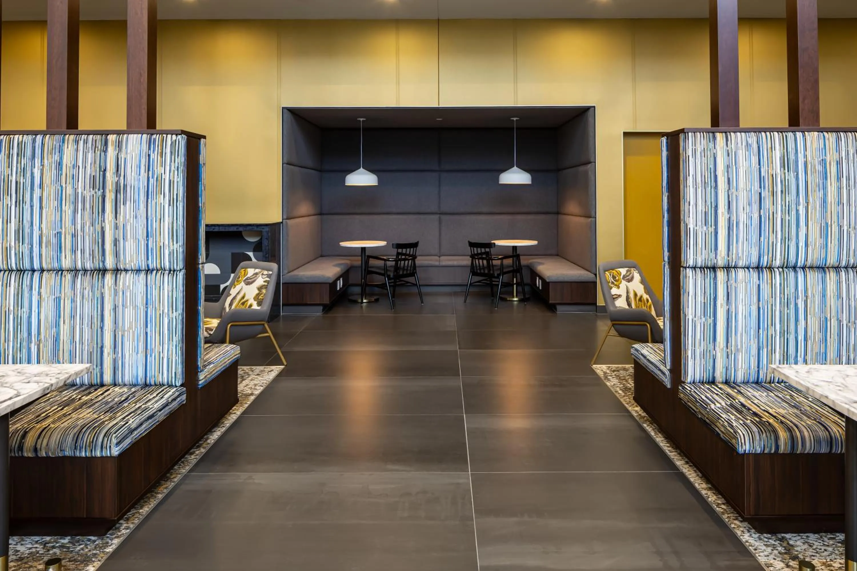 Seating area in Hampton Inn & Suites Rochester Downtown