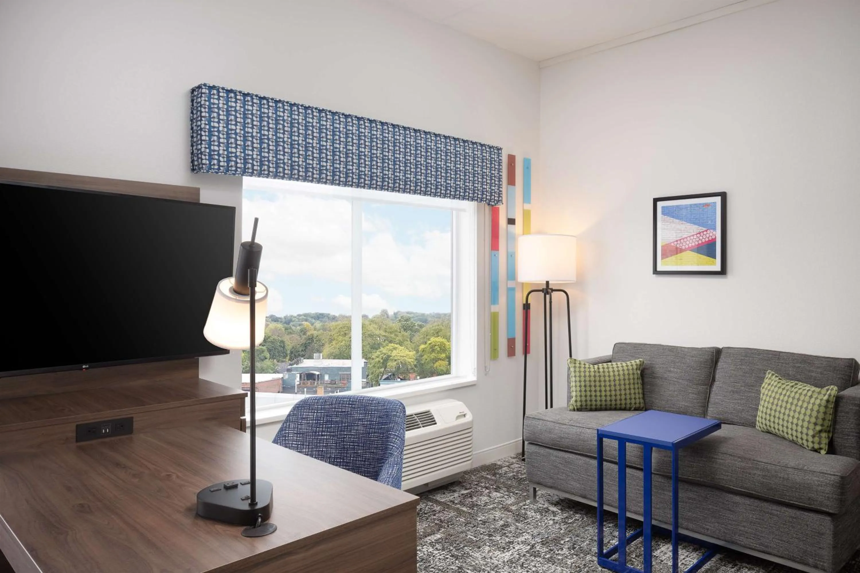 Bedroom in Hampton Inn & Suites Rochester Downtown