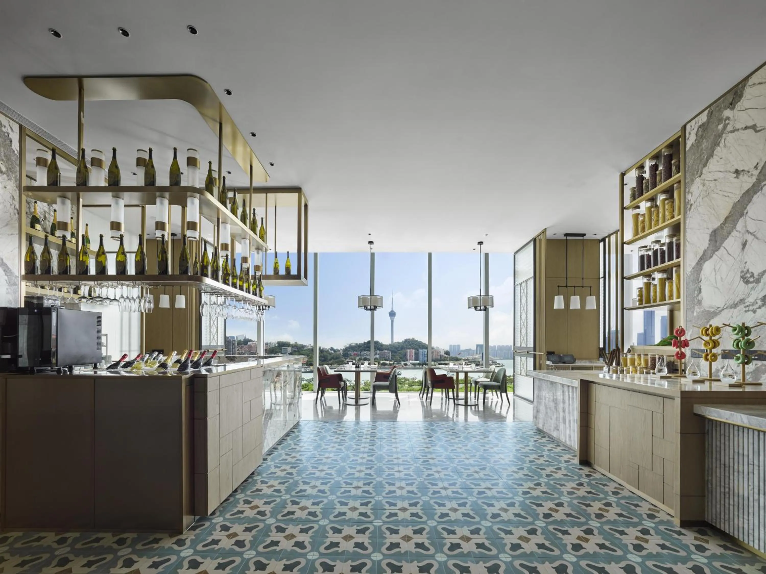 Lounge or bar in Hilton Zhuhai