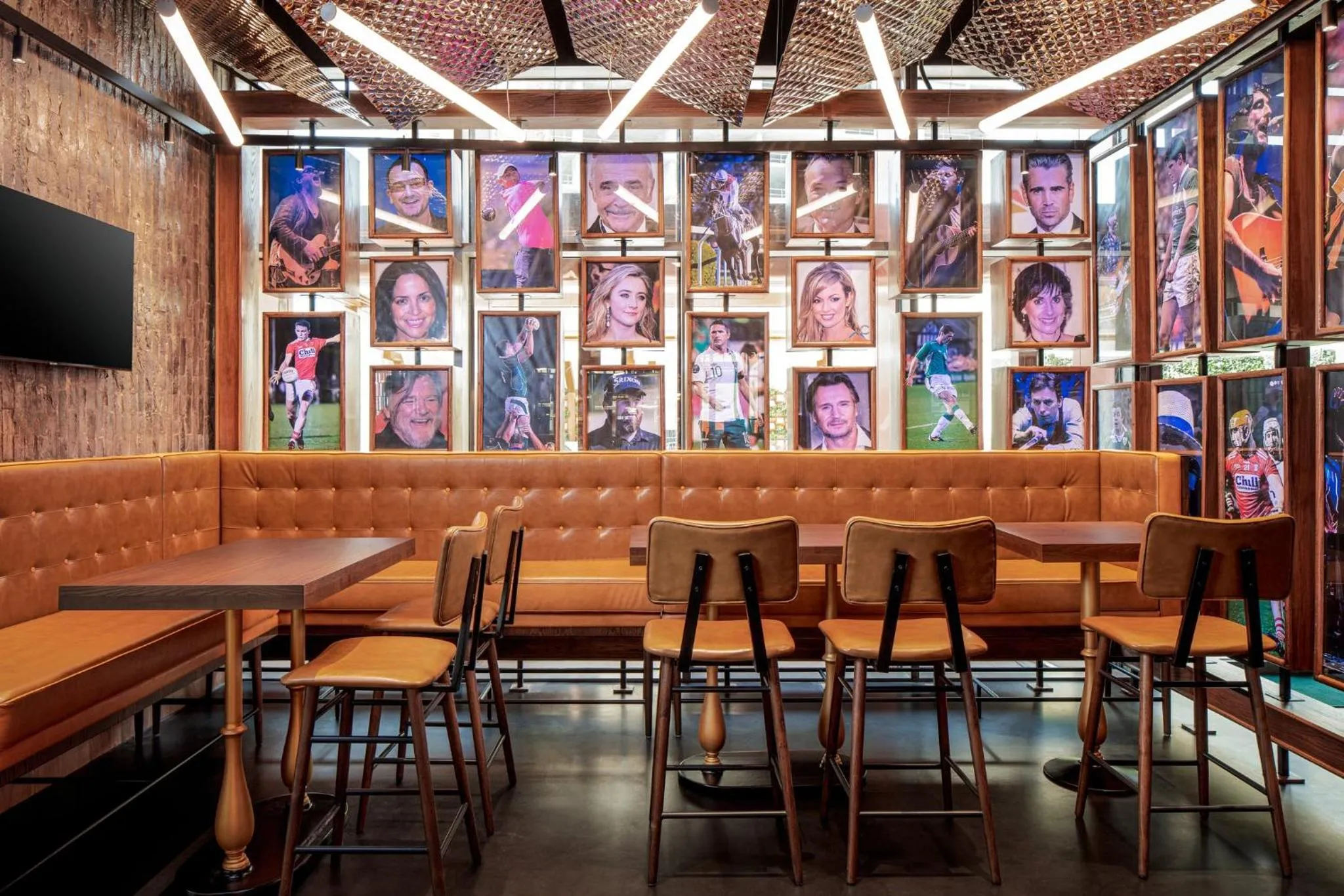 Lounge or bar in Holiday Inn & Suites - Dubai Science Park by IHG