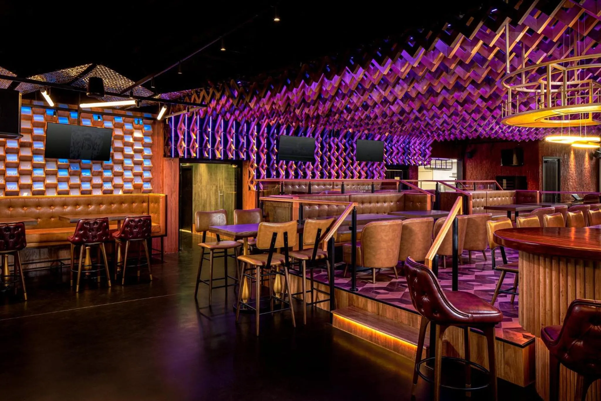 Lounge or bar in Holiday Inn & Suites - Dubai Science Park by IHG