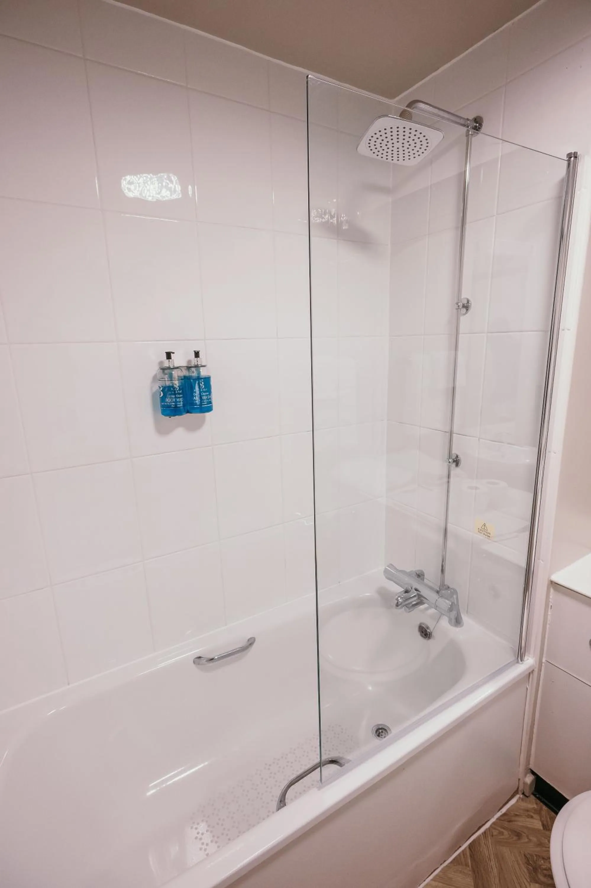 Bathroom in Cat & Lion Country Pub and Hotel