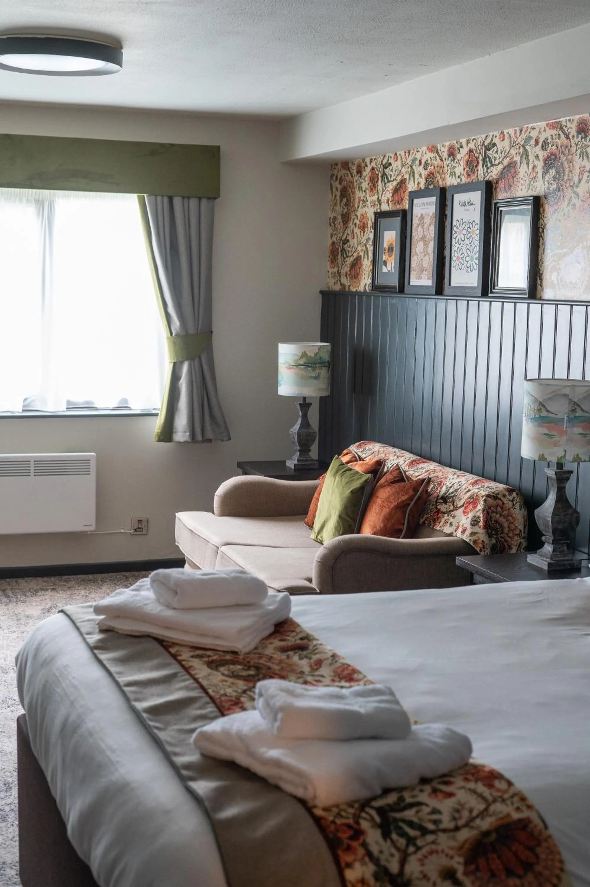 Bedroom, Bed in Cat & Lion Country Pub and Hotel