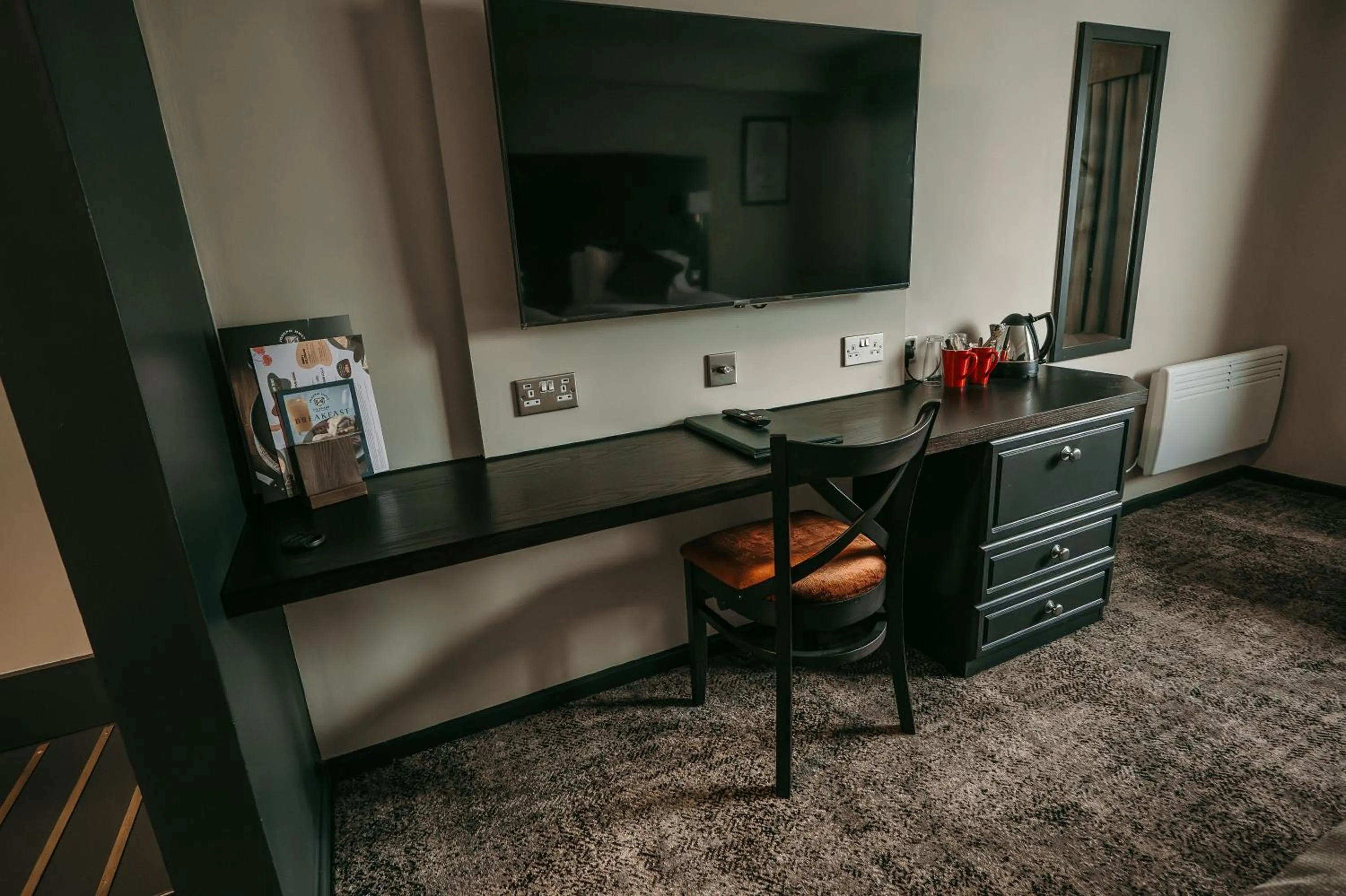 TV and multimedia in Cat & Lion Country Pub and Hotel