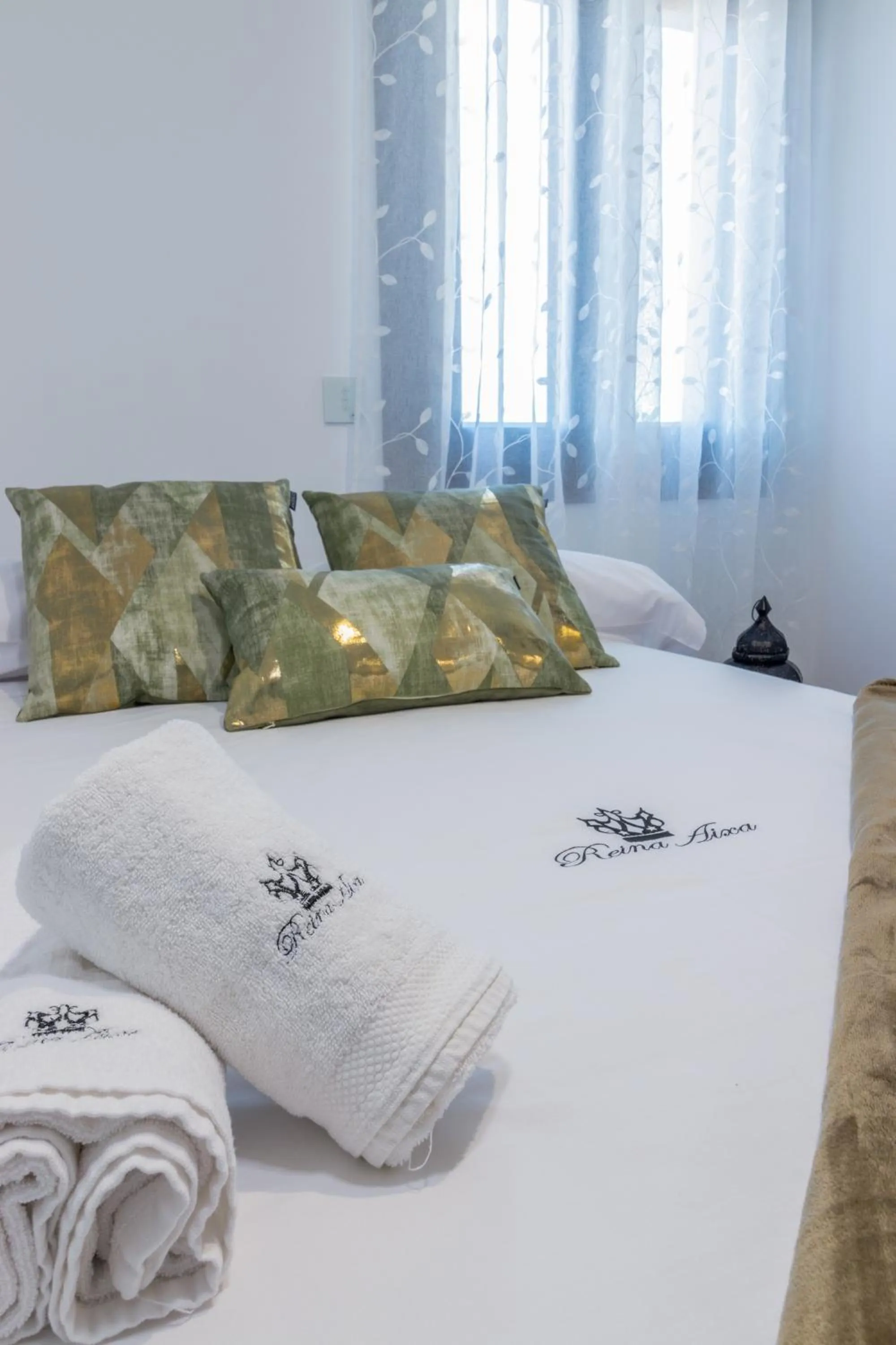 Bed in Hotel Reina Aixa