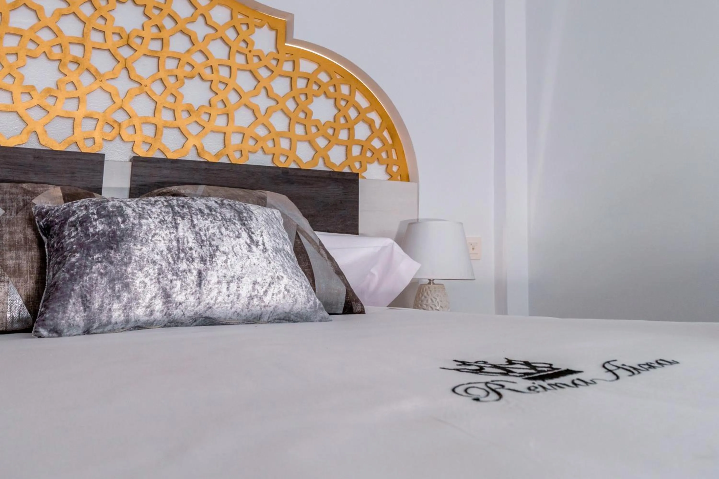 Bed in Hotel Reina Aixa