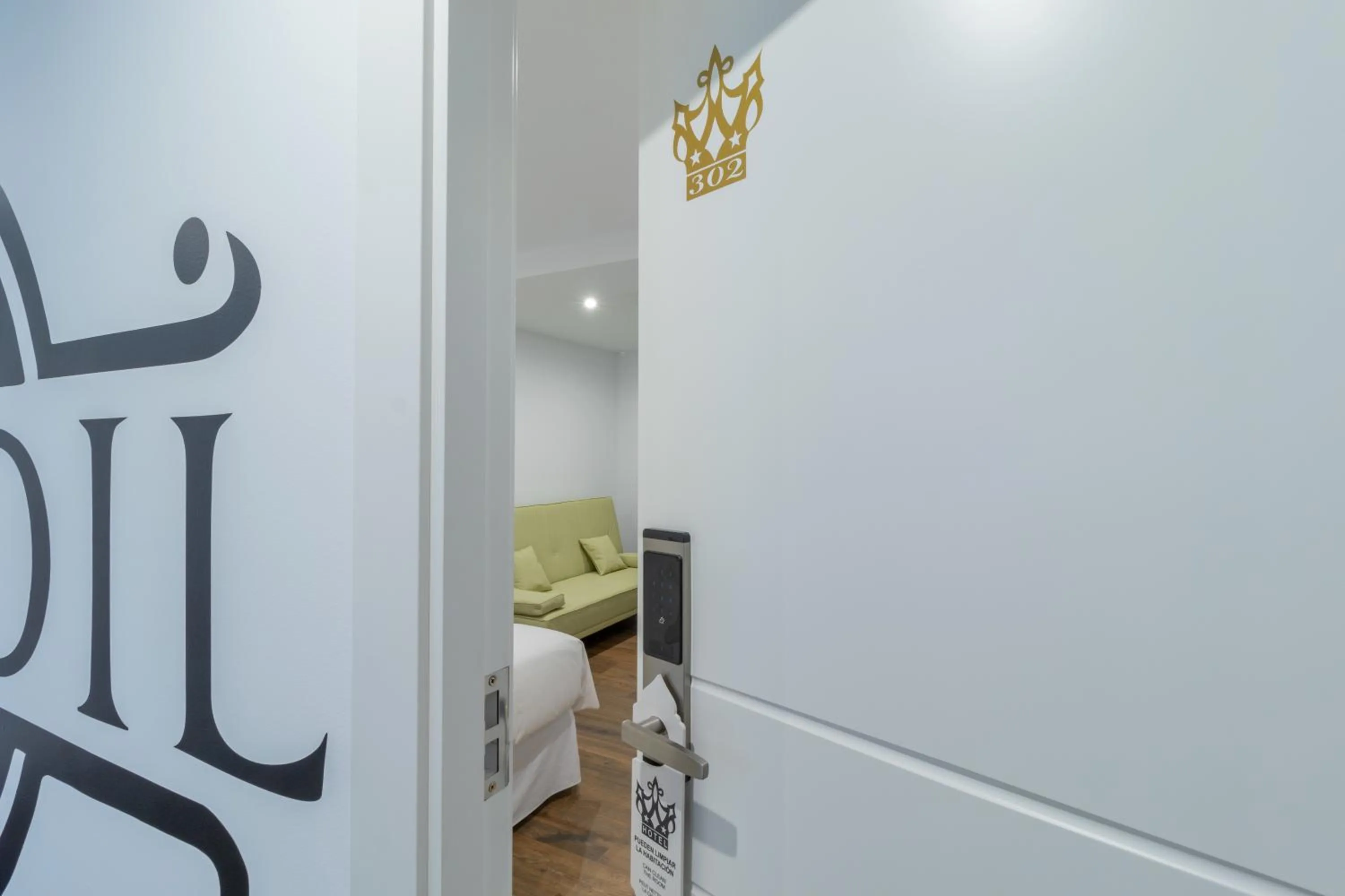 Bed in Hotel Reina Aixa