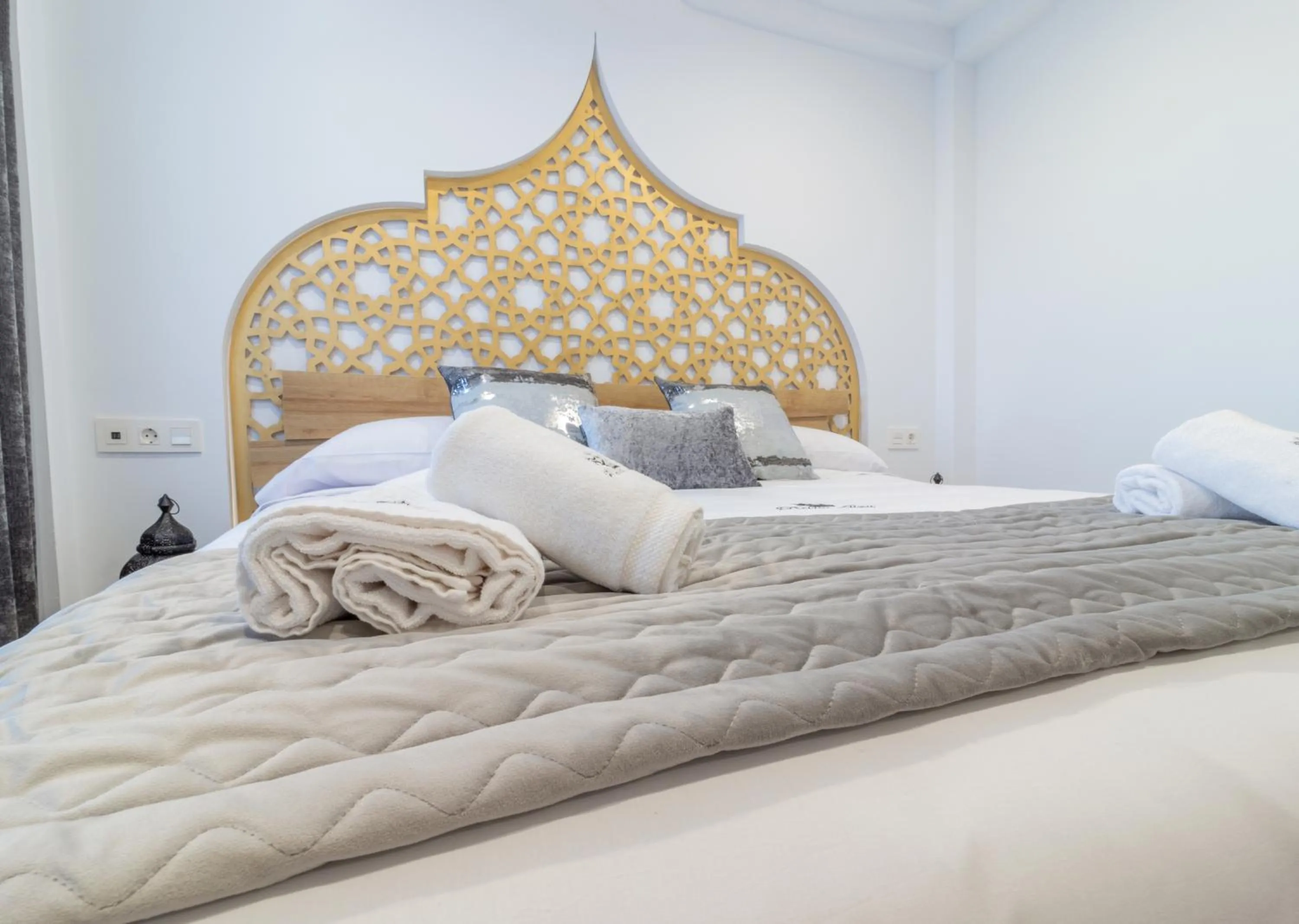 Bed in Hotel Reina Aixa