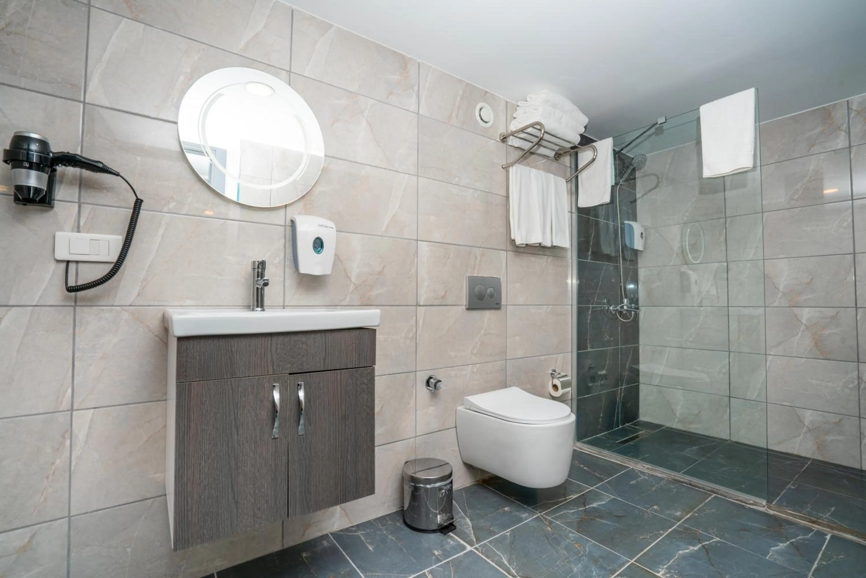 Shower in The Gate Kadıköy Downtown