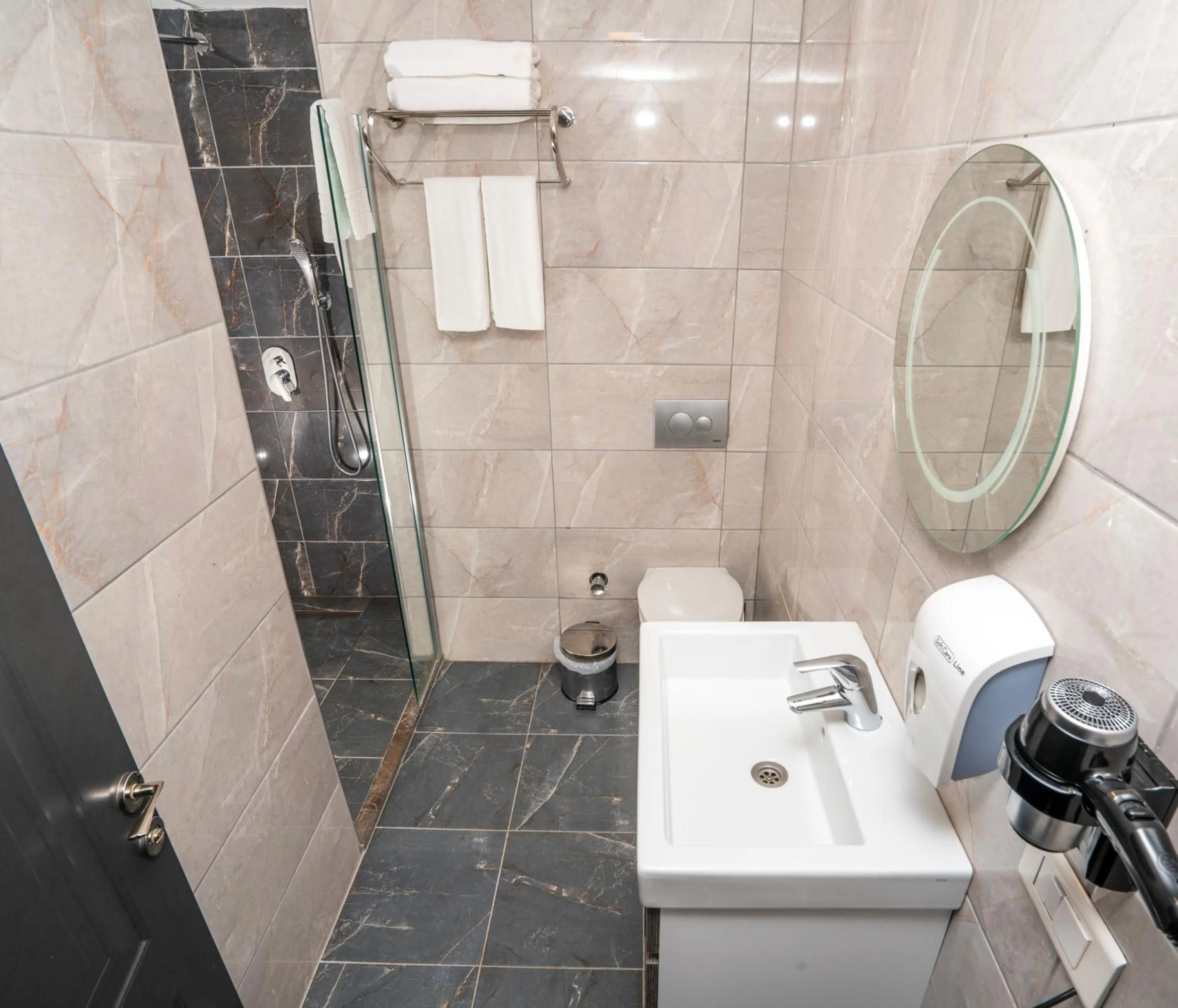 Bathroom in The Gate Kadıköy Downtown