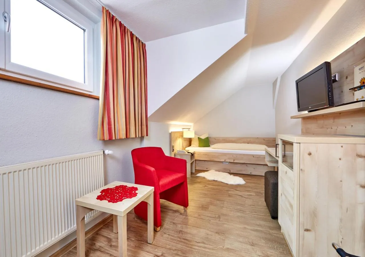 Photo of the whole room, Bed in Zum Turm - Apartments und Gästezimmer