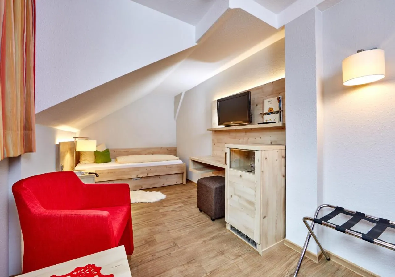 Photo of the whole room, Bed in Zum Turm - Apartments und Gästezimmer