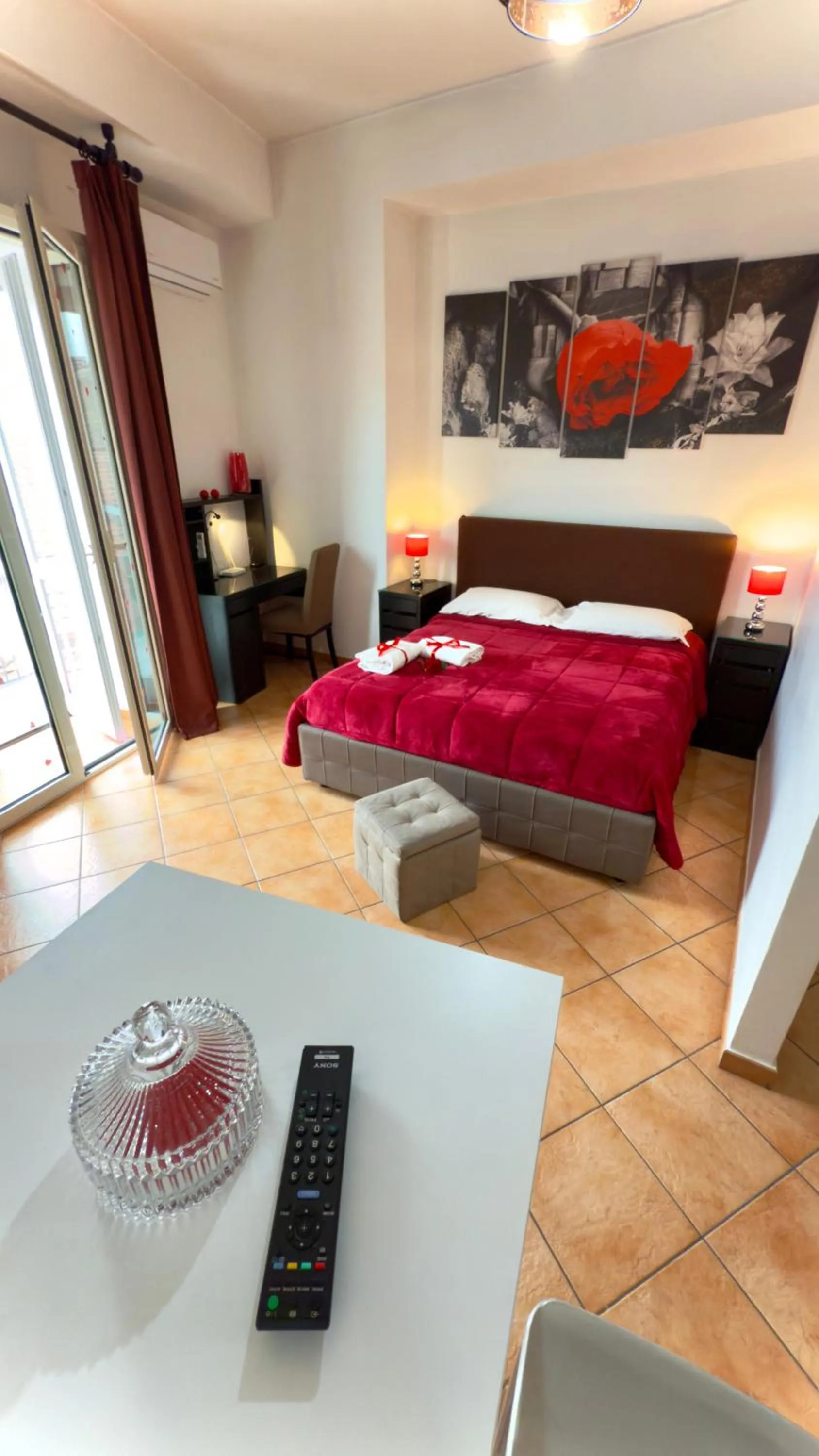 Photo of the whole room, Bed in Vanvitelli Home