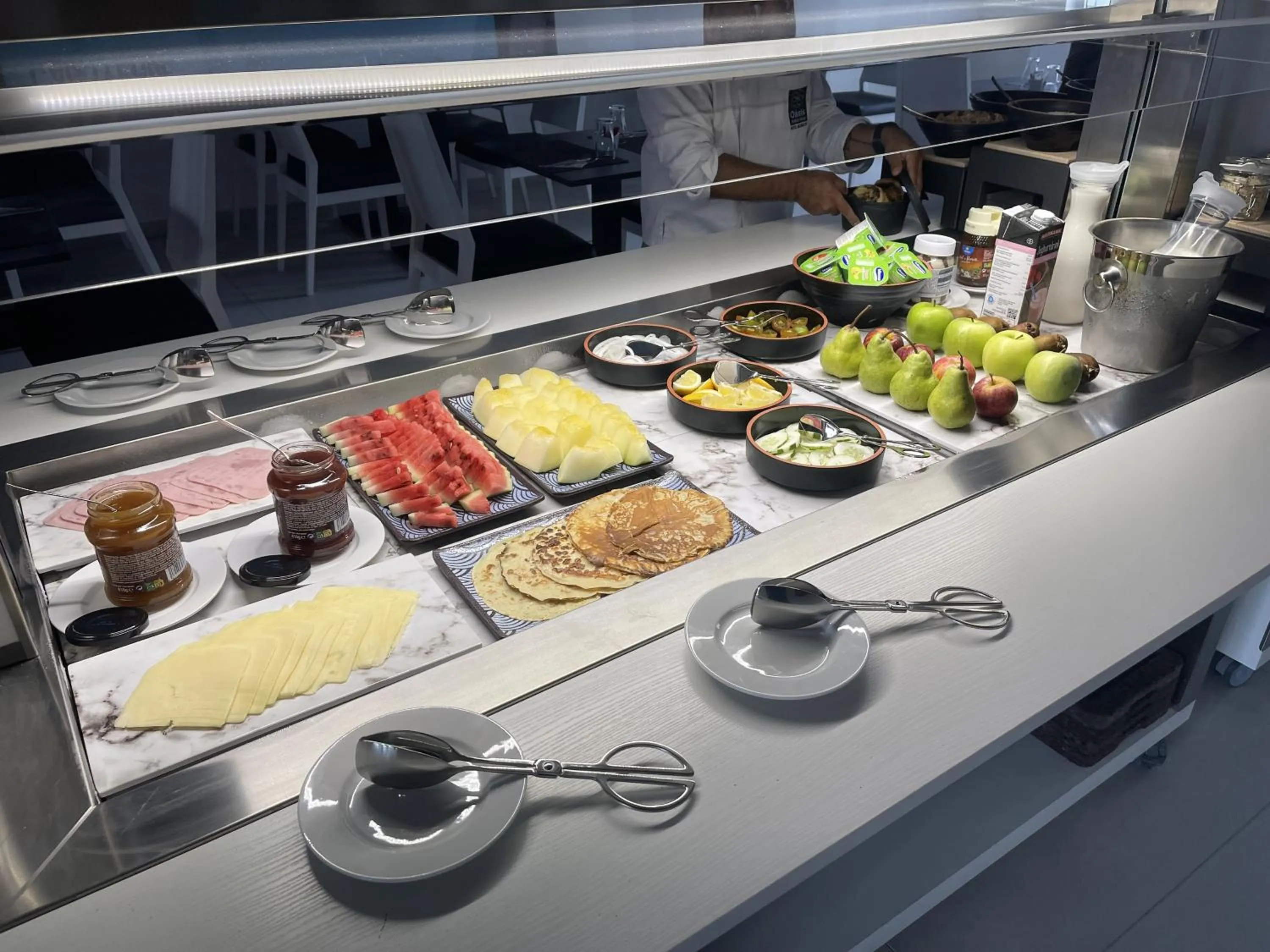 Breakfast in Oasis White Hotel