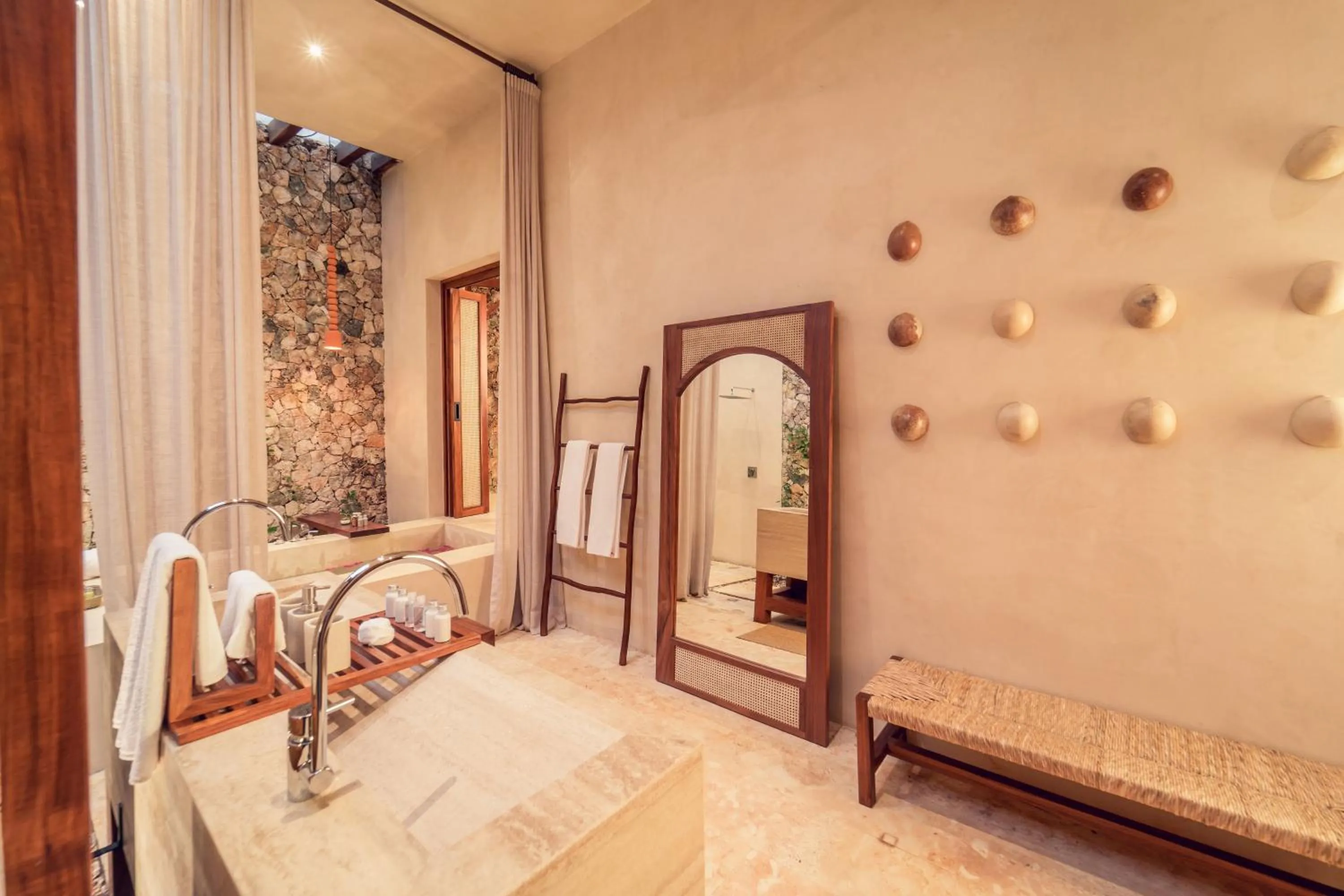 Bathroom, Bed in Oriundo Luxury Nature Villas