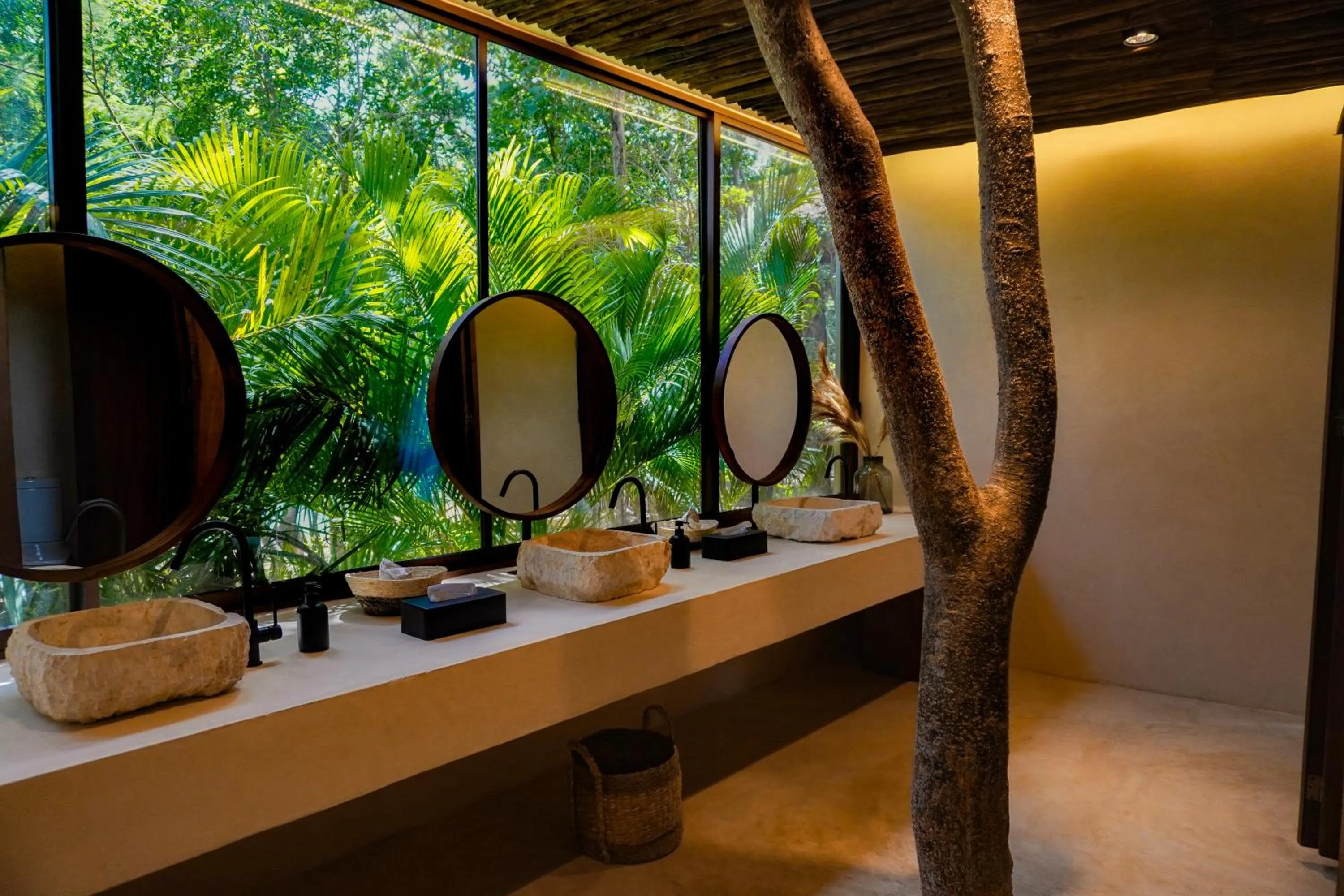 Restaurant/places to eat in Oriundo Luxury Nature Villas