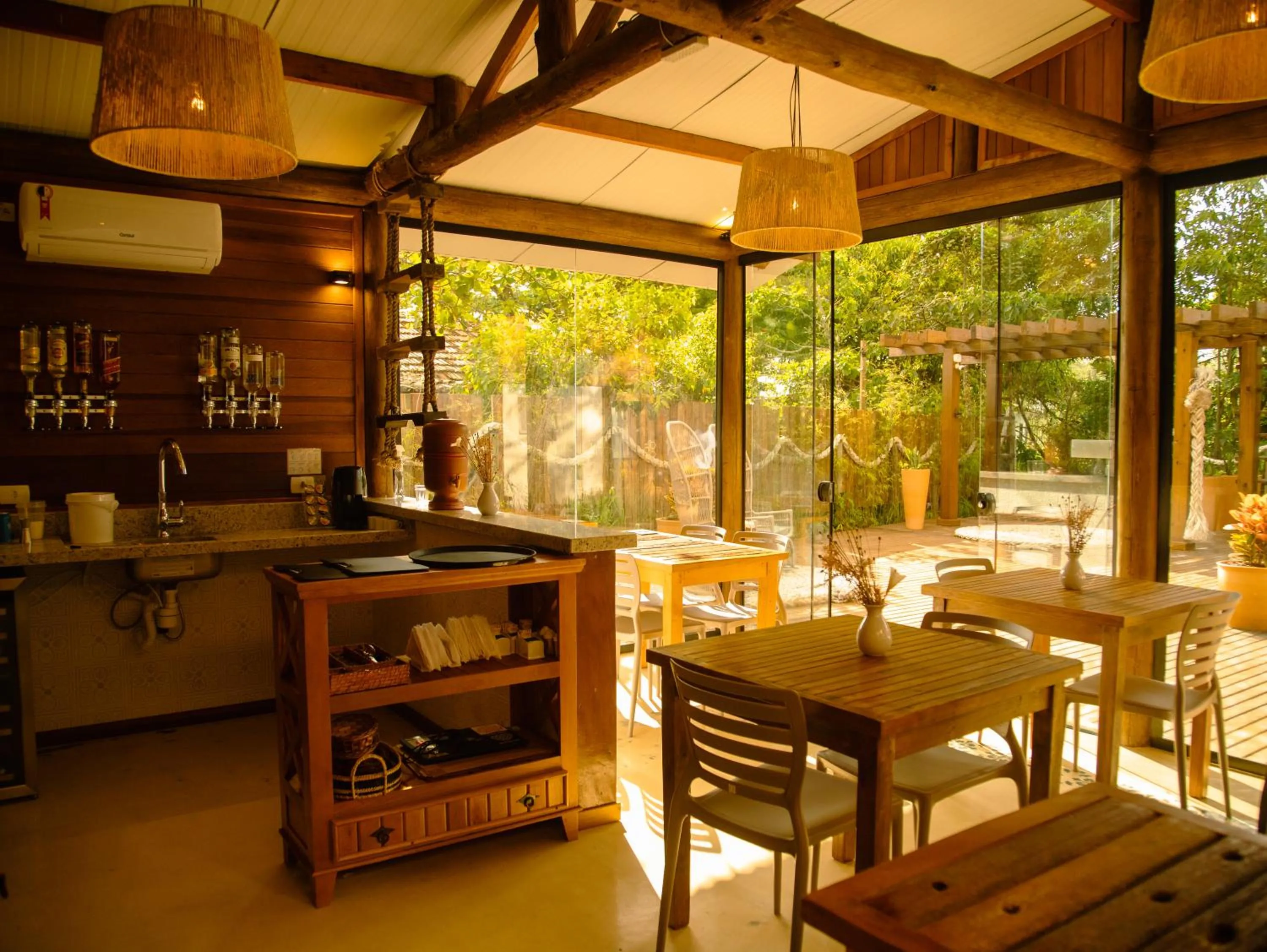 Restaurant/places to eat in Ilha do Mel Lodges