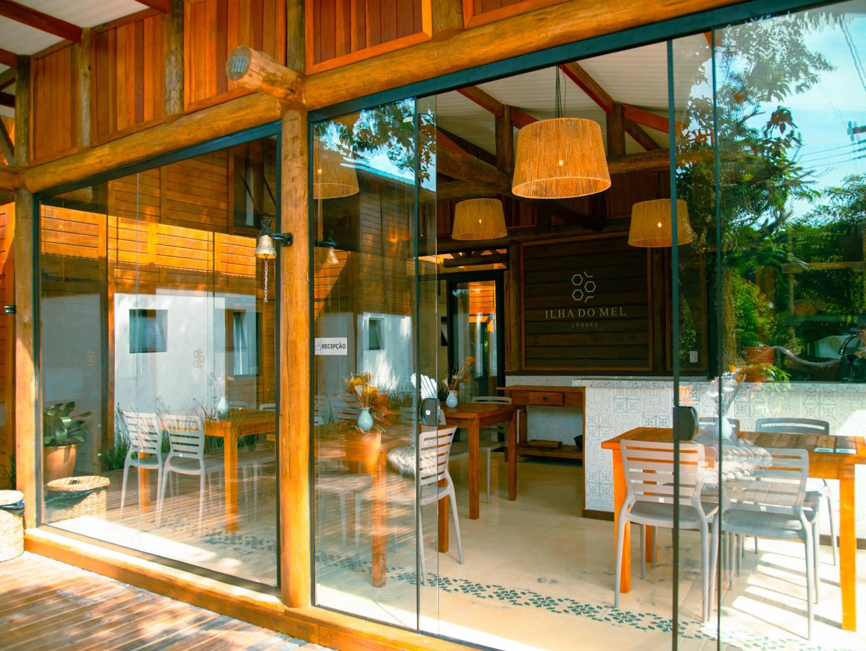 Restaurant/places to eat in Ilha do Mel Lodges