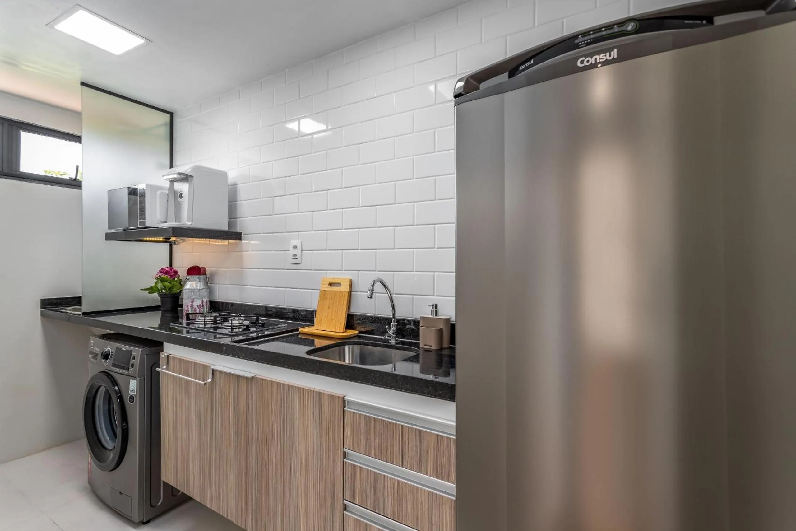 Kitchen or kitchenette in 2 km da Praia da Alvorada, próximo ao Barra Shopping - AM203