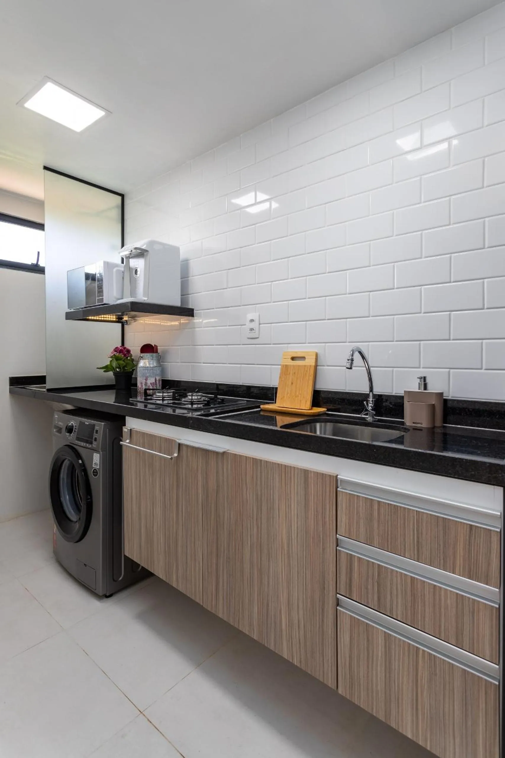 Kitchen or kitchenette in 2 km da Praia da Alvorada, próximo ao Barra Shopping - AM203