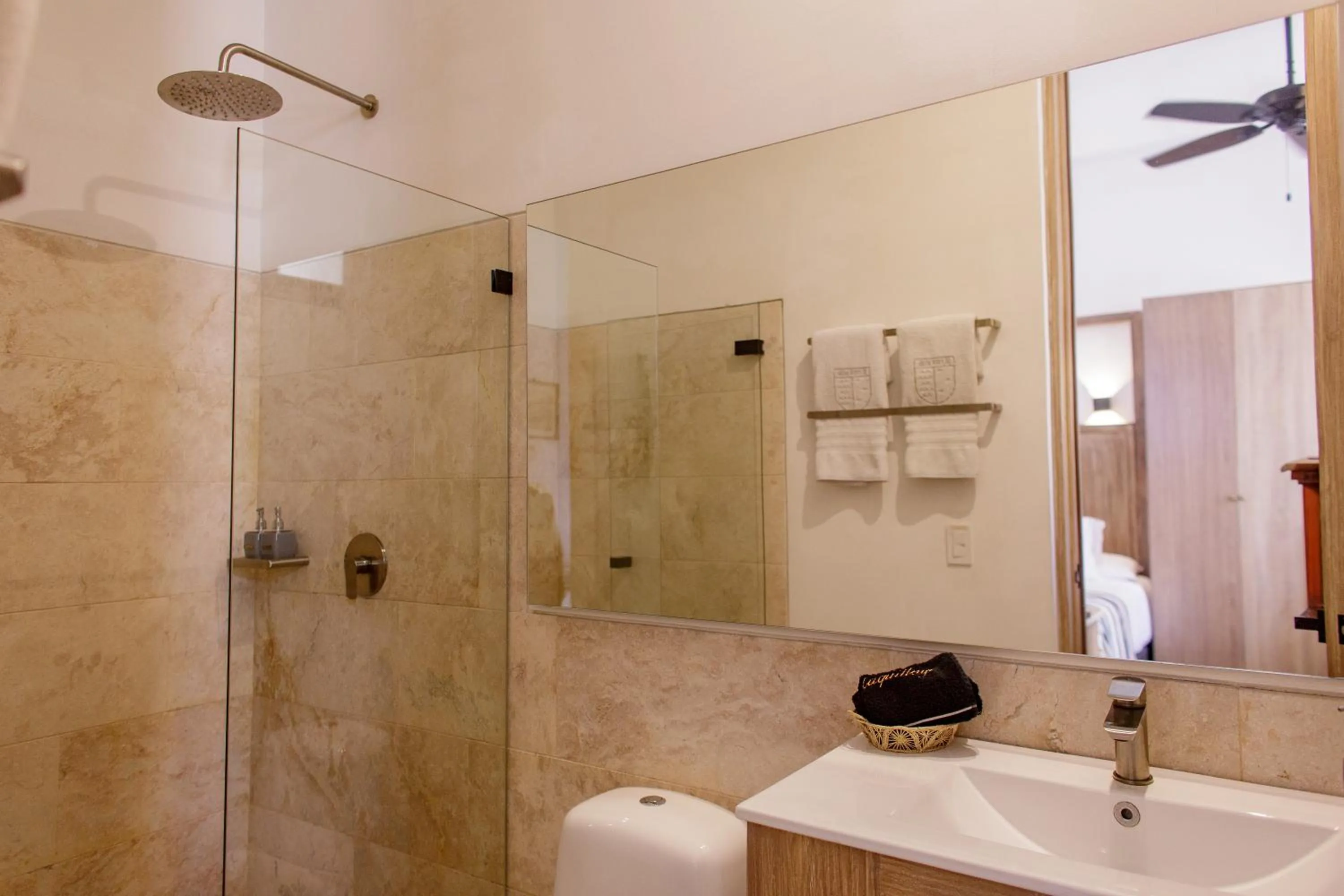 Shower in Sol de Alba Hotel Boutique