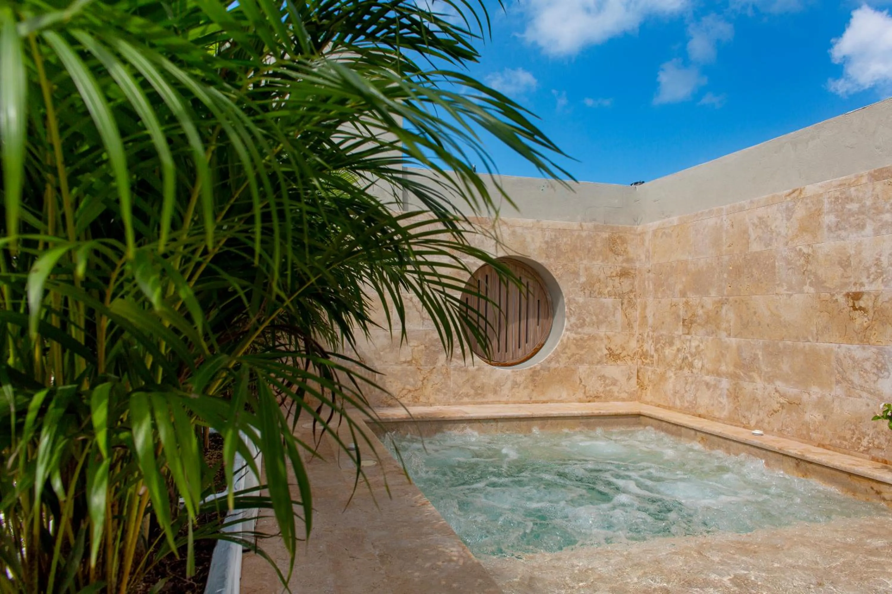 Hot Tub in Sol de Alba Hotel Boutique