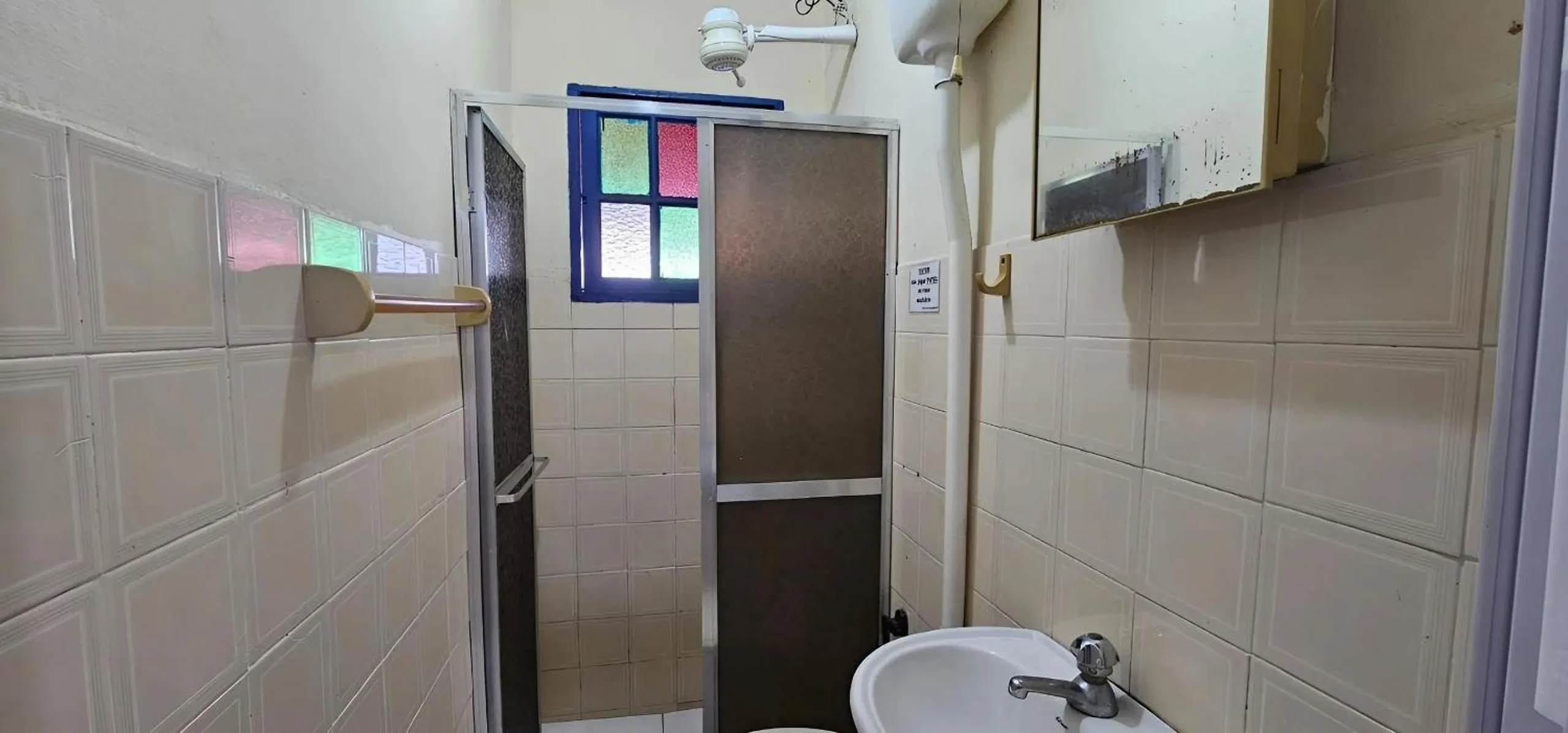 Toilet in Cabo Frio - Hospedagem Central - Aluguel Econômico