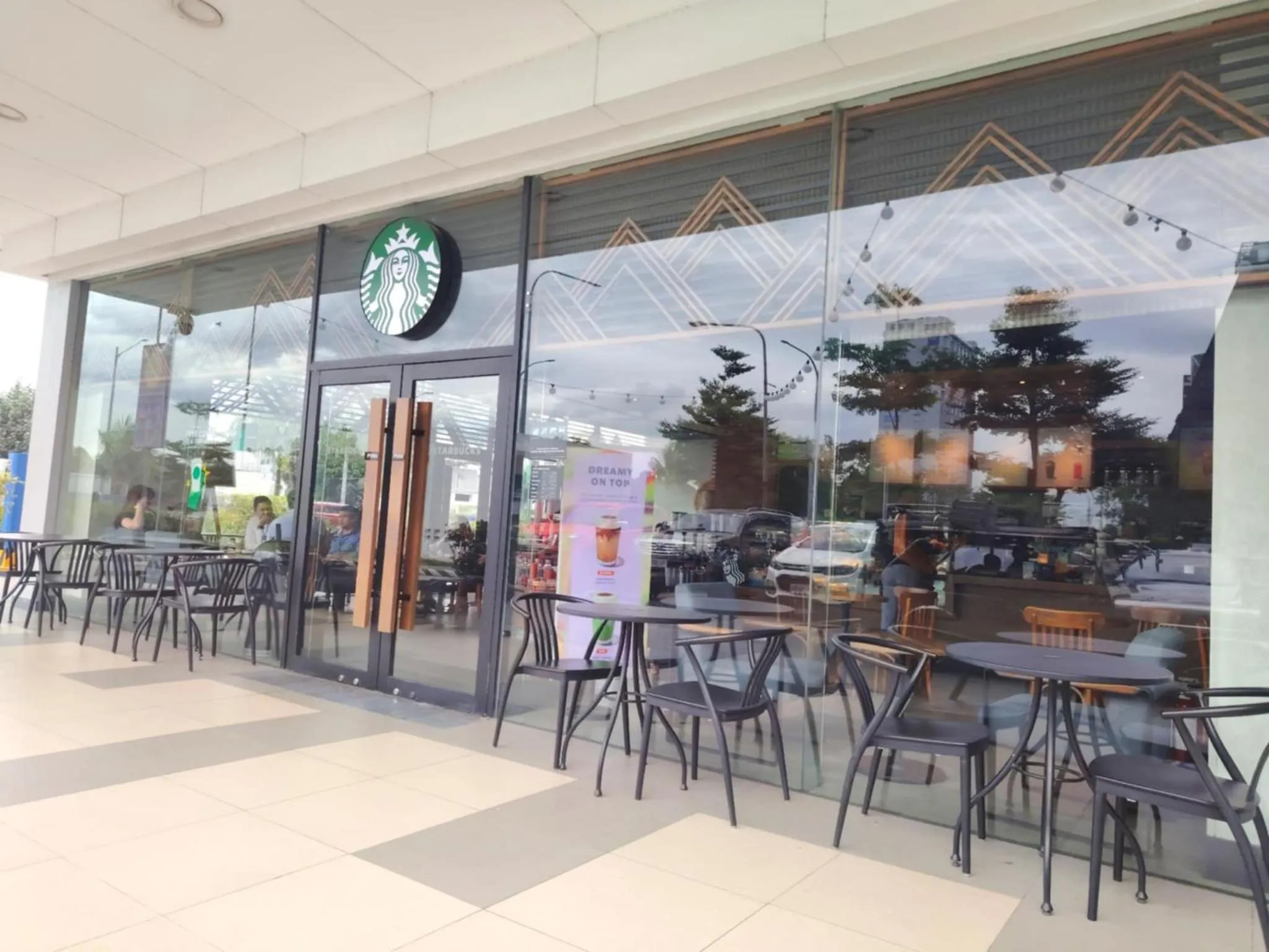 Restaurant/places to eat in Shore Residence condotel,Pasay city Philippines