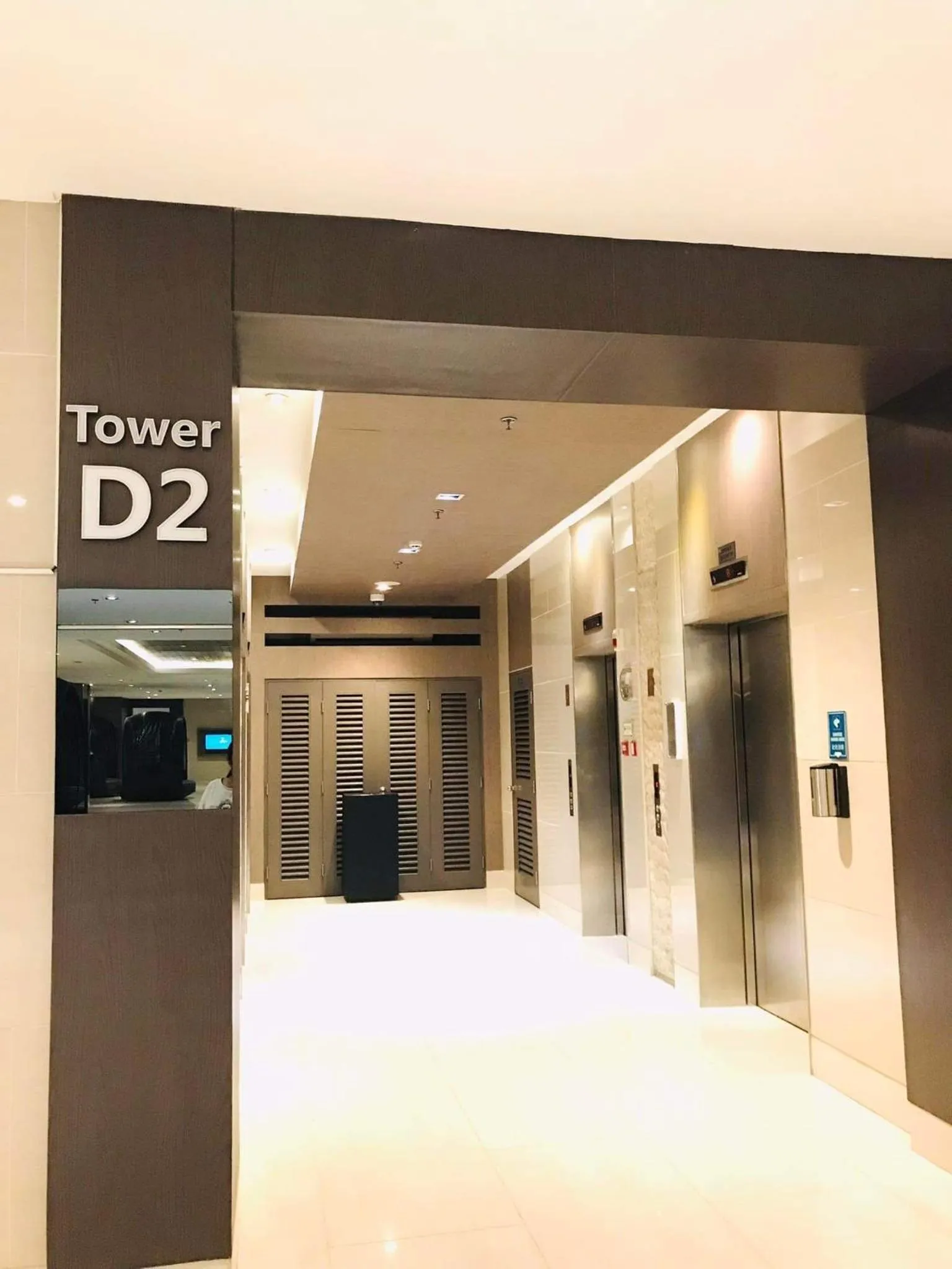 elevator in Shore Residence condotel,Pasay city Philippines