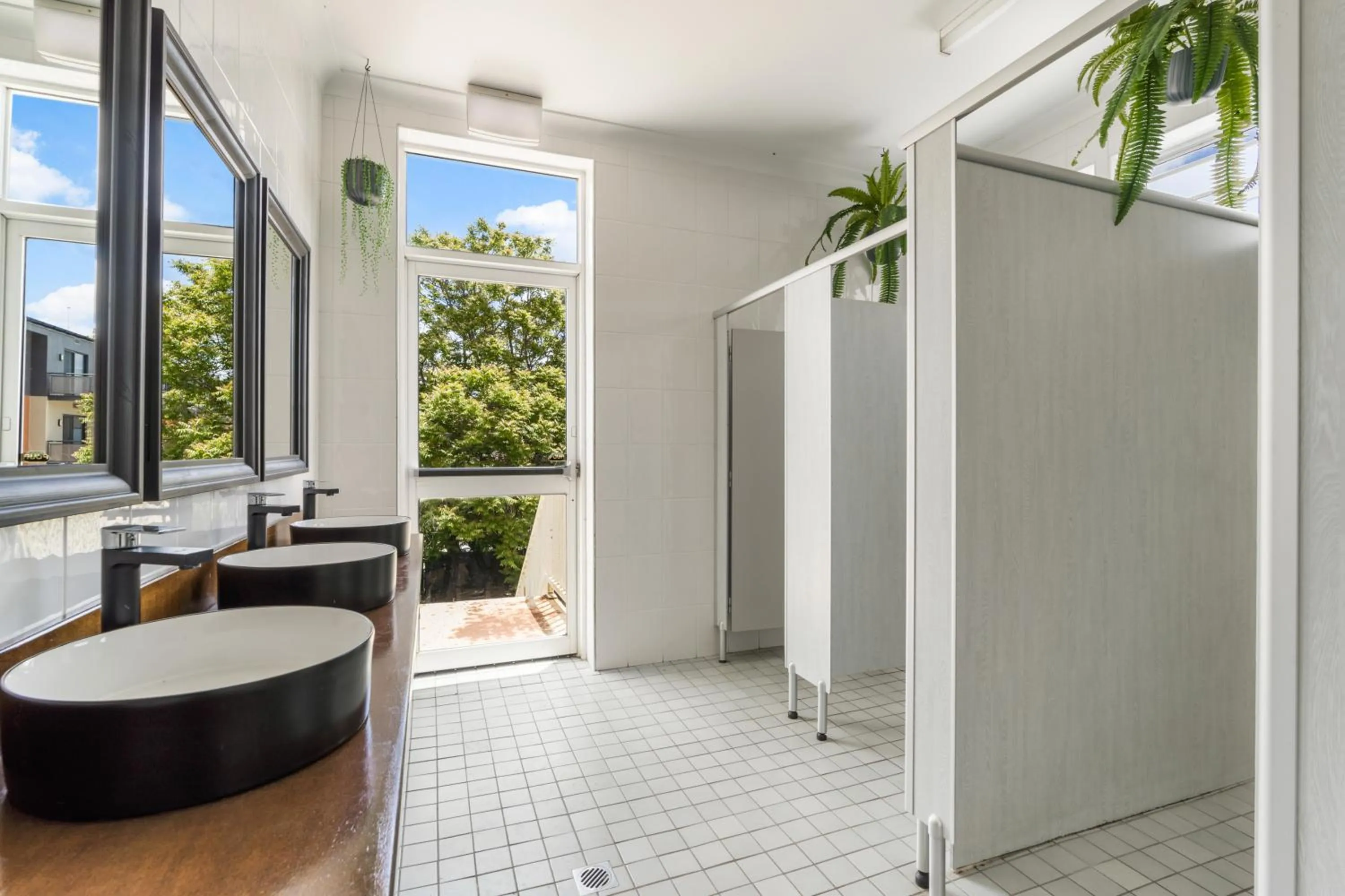 Shower in The Great Western Hotel
