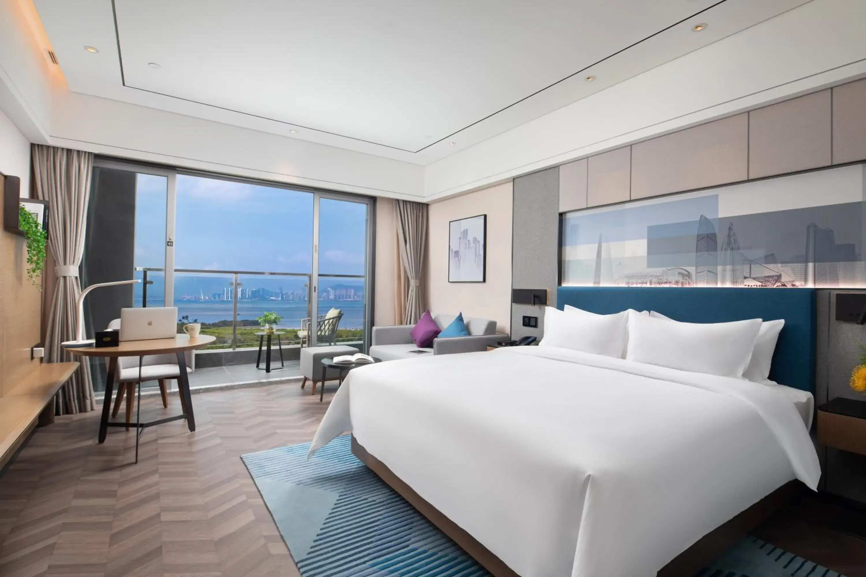 Deluxe King Room with Sea View in Hampton By Hilton Shenzhen Futian Mangrove Park Apartments Deluxe King Room with Sea View in Hampton By Hilton Shenzhen Futian Mangrove Park Apartments