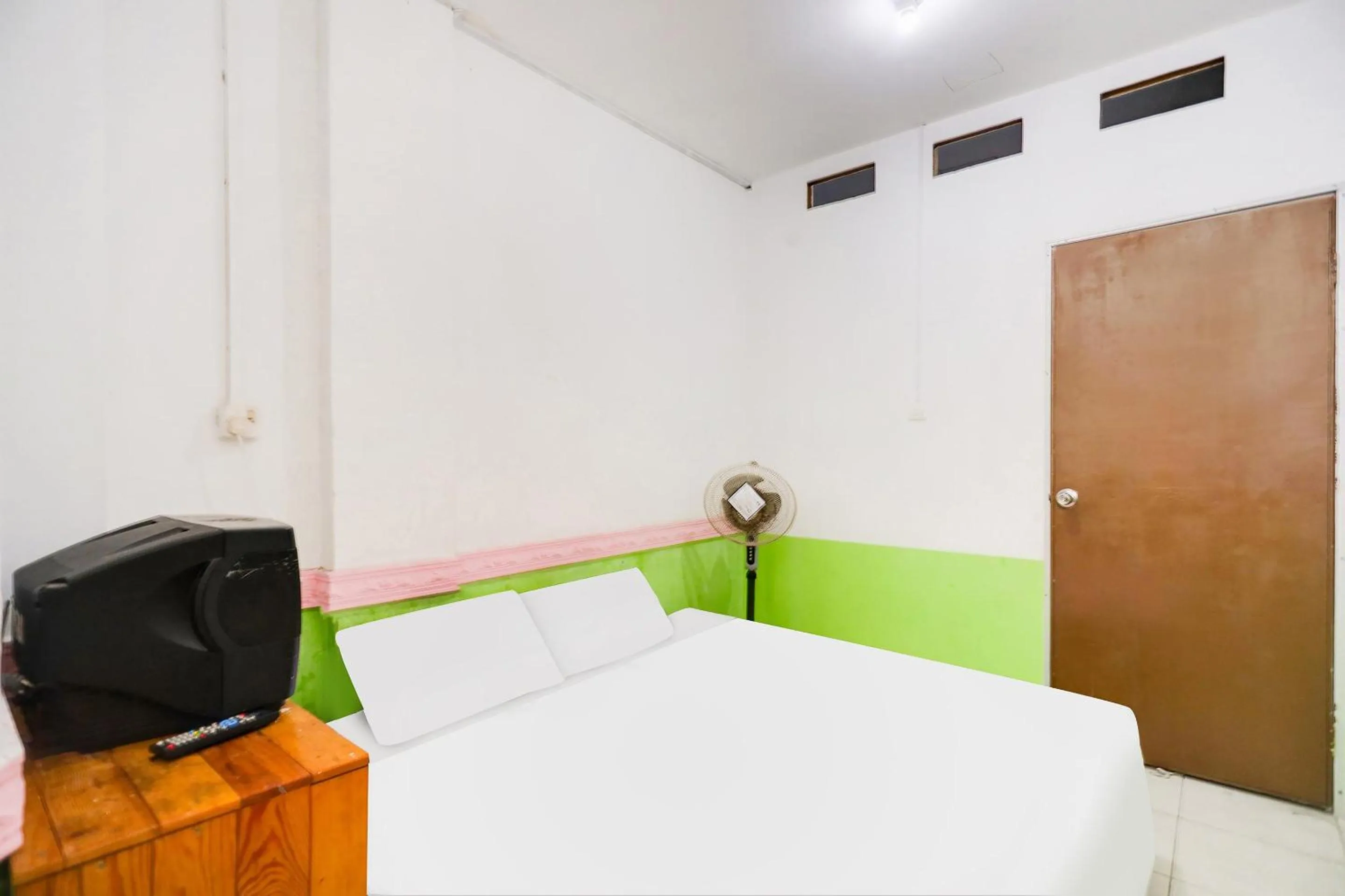 Bedroom, Bed in Hotel O Penginapan Saweri GadingNearKlub Golf Ria Bintan