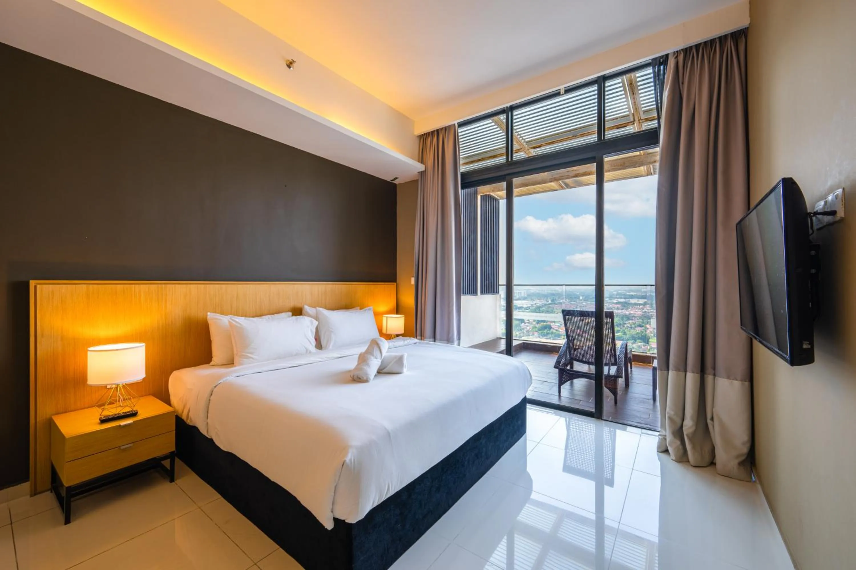 Communal lounge/ TV room, Bed in Greystone 99 Suites